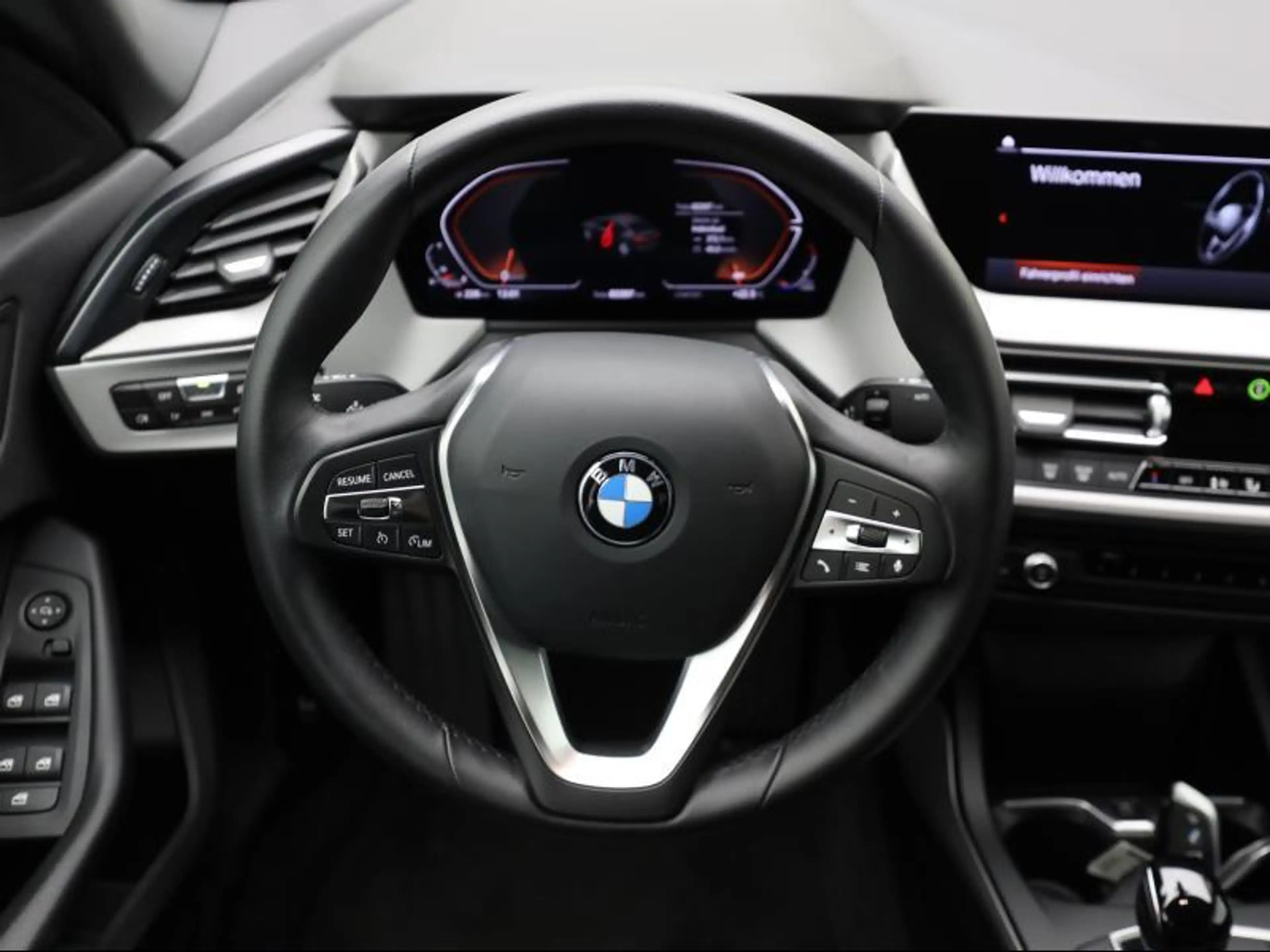 BMW 218 Gran Coupé — photo 9