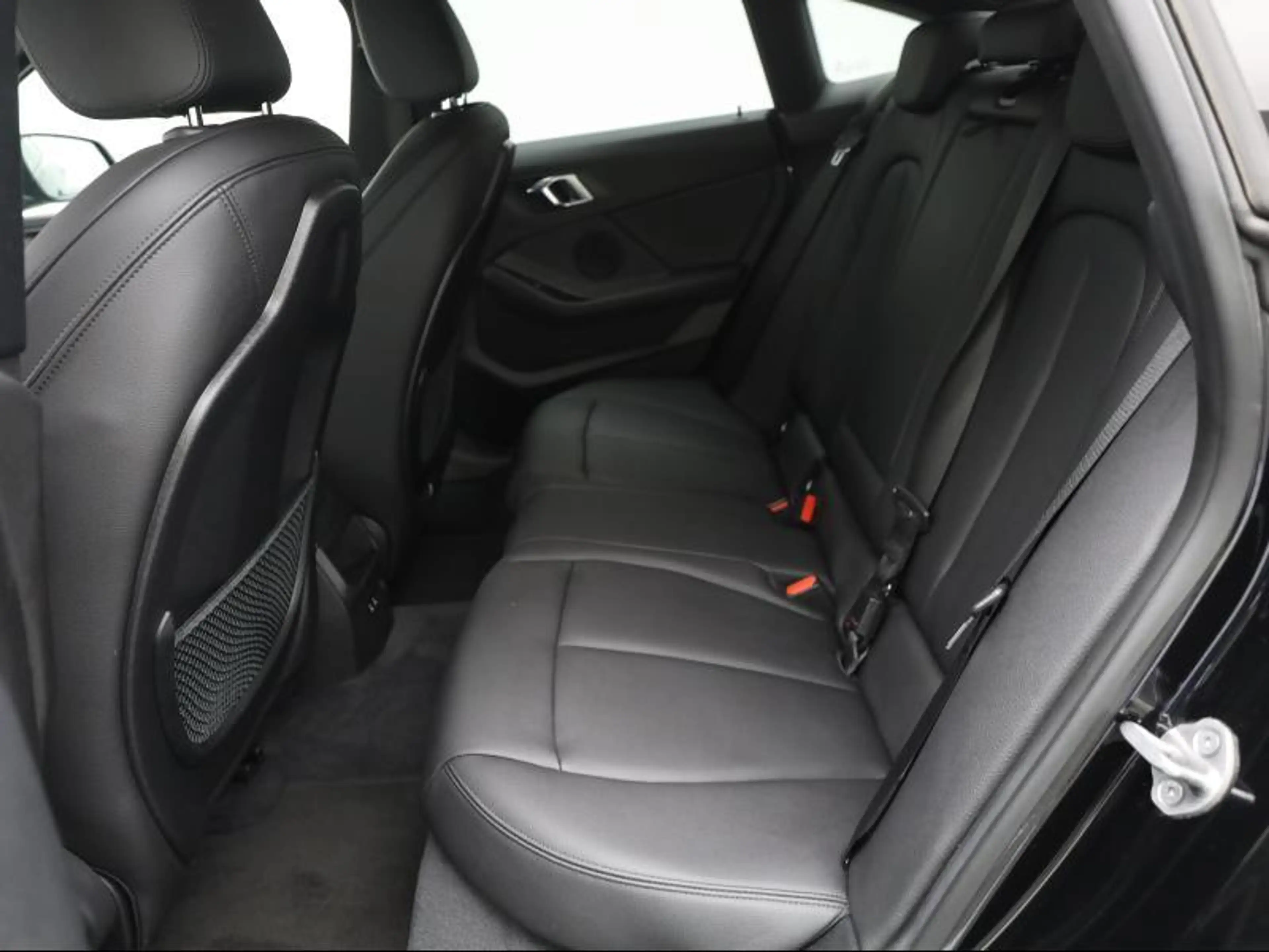 BMW 218 Gran Coupé — photo 15