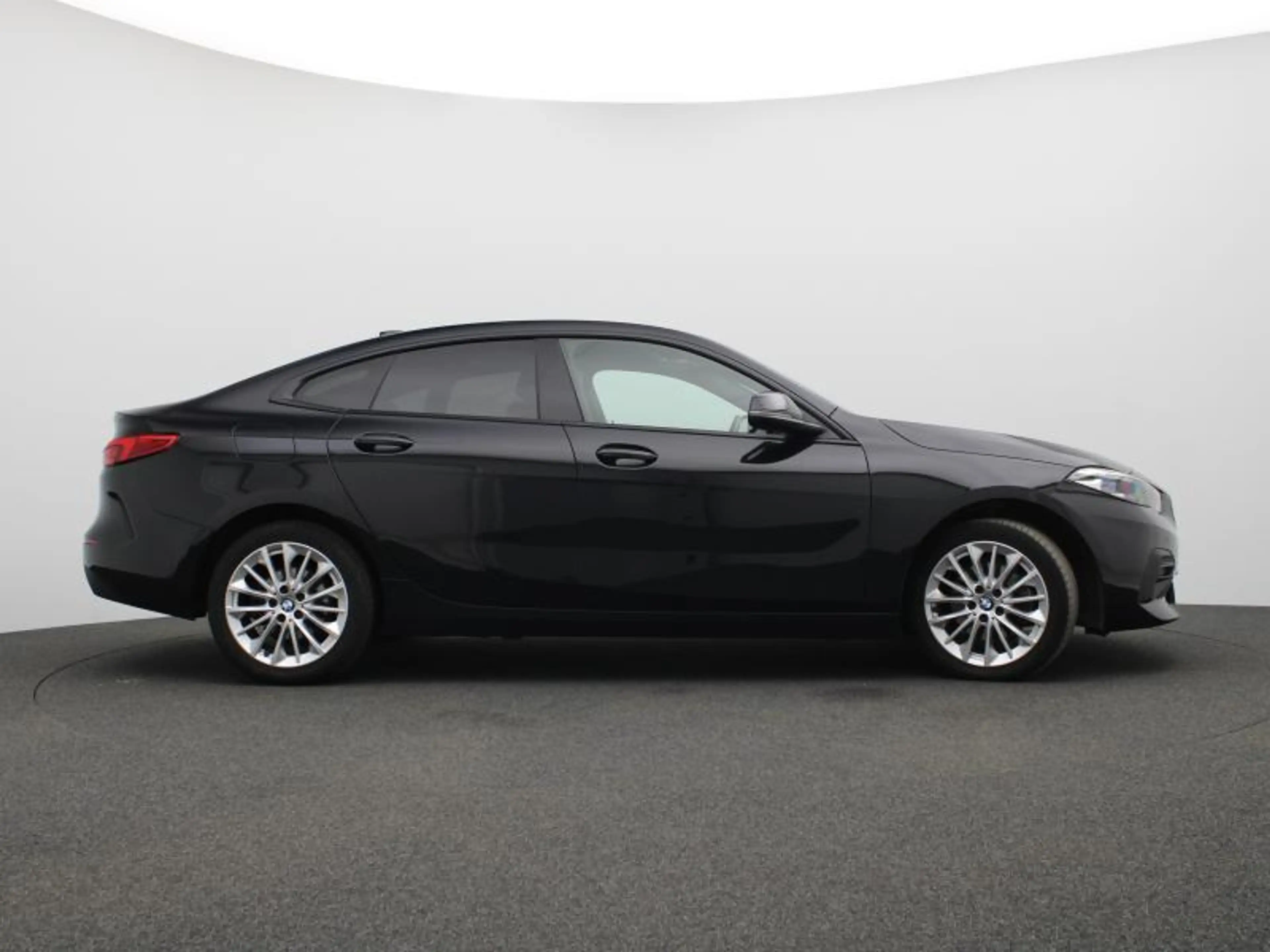 BMW 218 Gran Coupé — photo 3