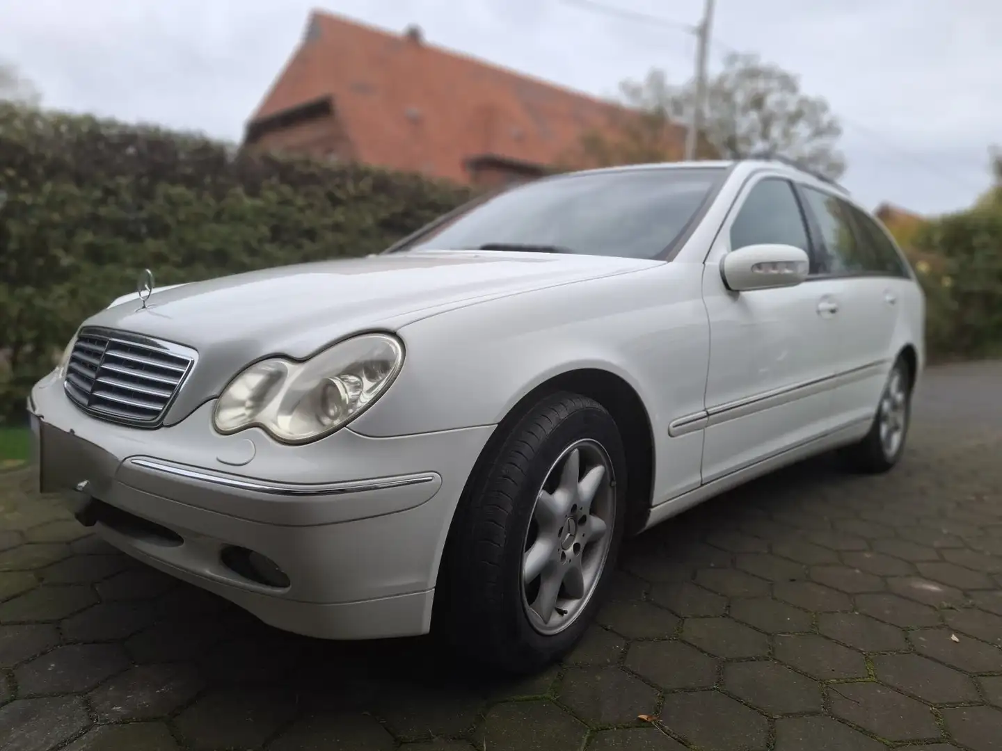 Mercedes-Benz C 240 4Matic Avantgarde, 20.500 km, TÜV neu, 1. Hand Weiß - 2