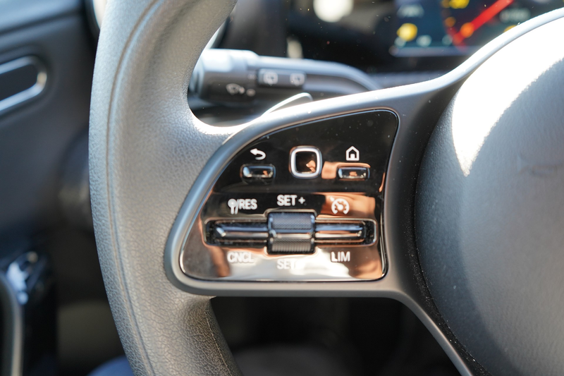 Mercedes-Benz A 180 A180 AMG-Line Android Apple Digitales Cockpit Sitz — photo 10