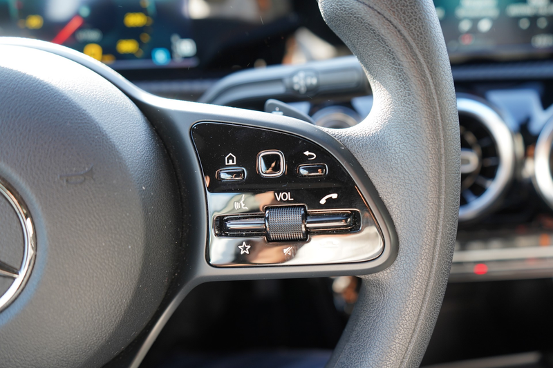Mercedes-Benz A 180 A180 AMG-Line Android Apple Digitales Cockpit Sitz — photo 11