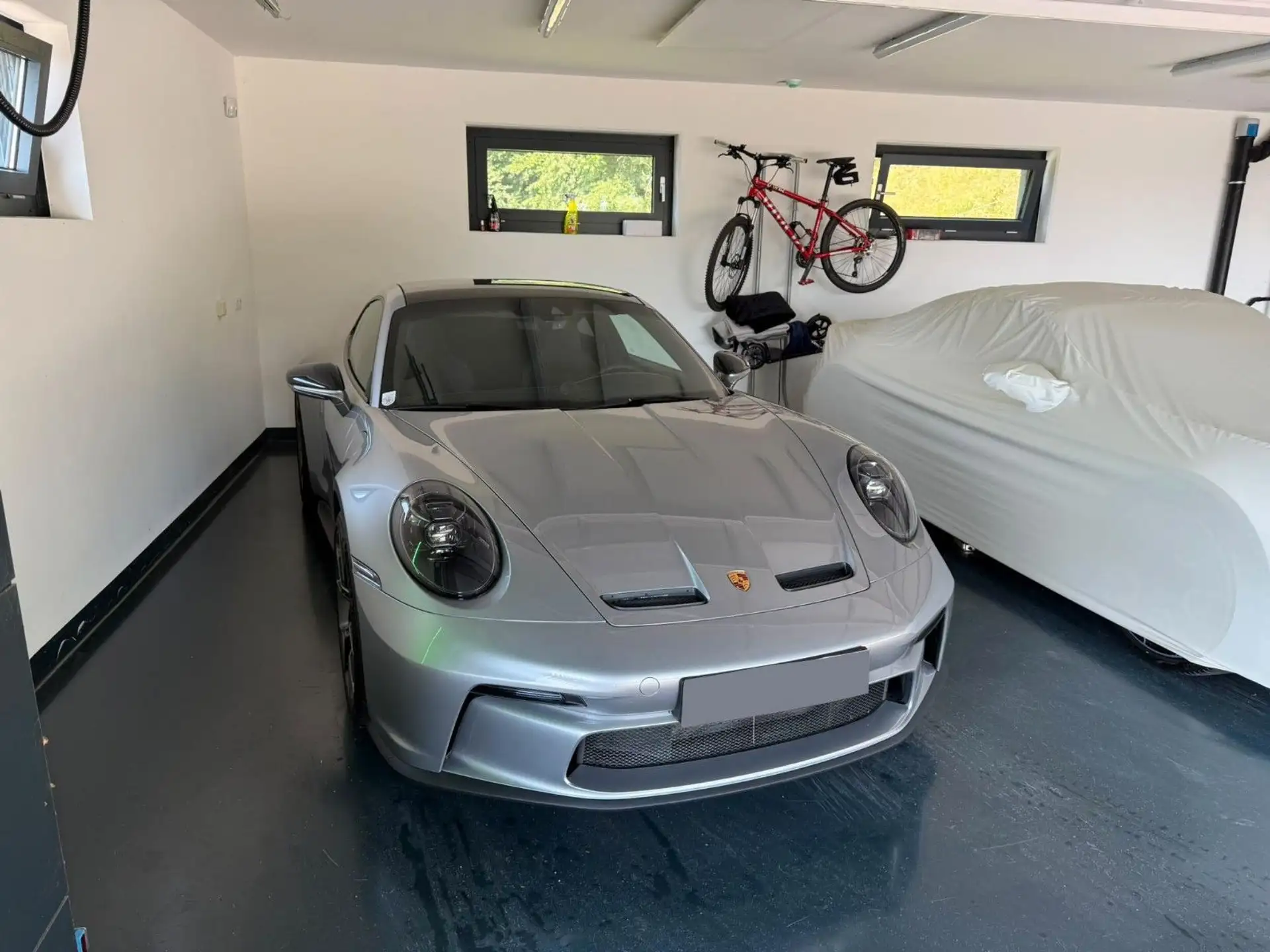 포르쉐 911 GT3 Touring 2023 은색 사진 2