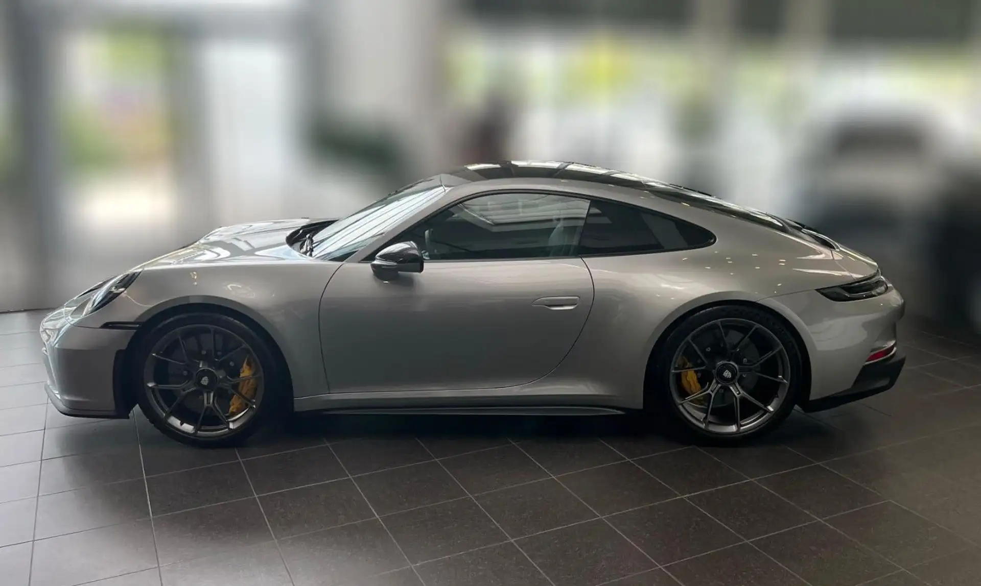 포르쉐 911 GT3 Touring 2023 은색 사진 8