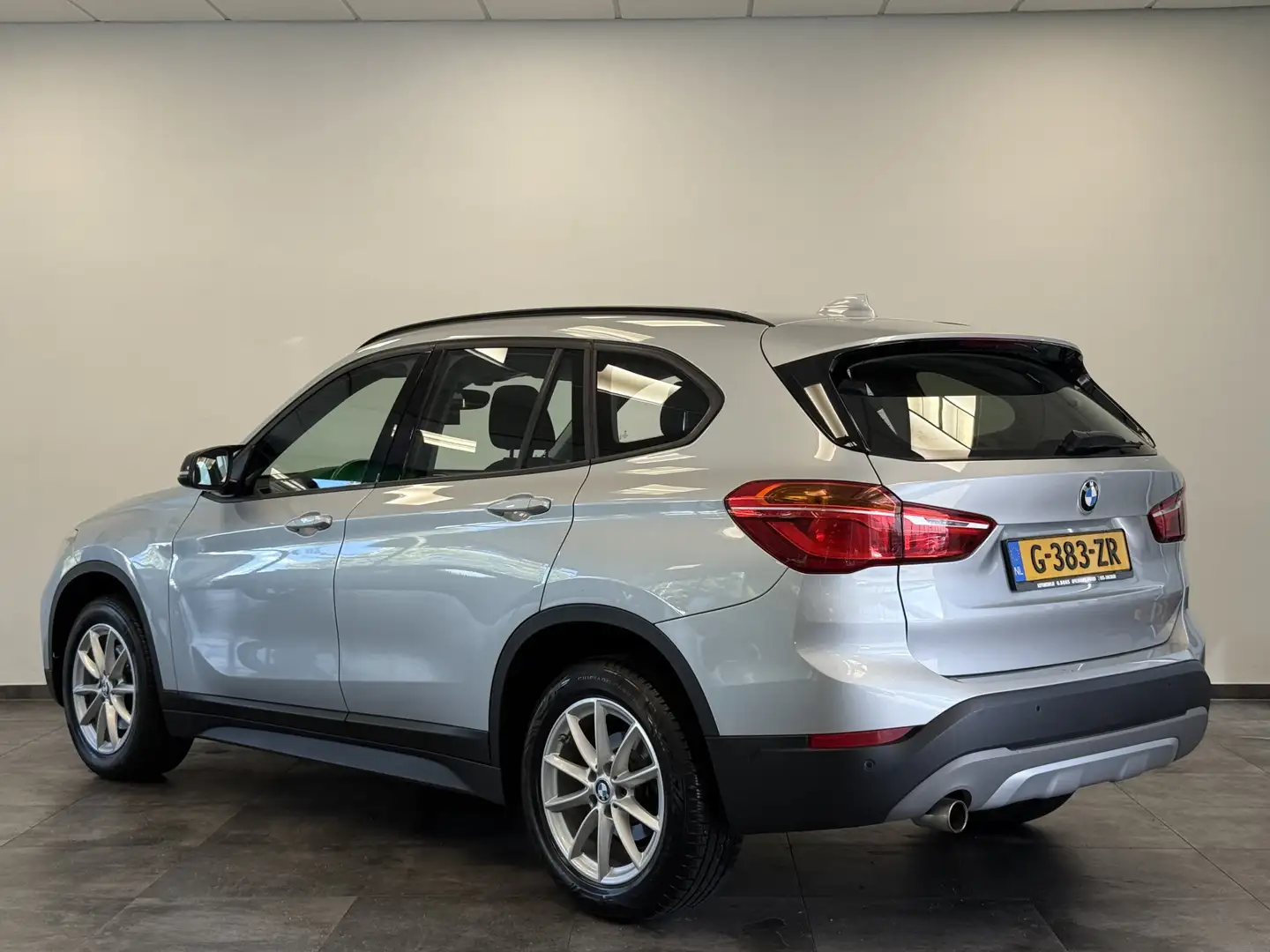 BMW X1 sDrive18i Executive Cruise/Climate Gris - 2