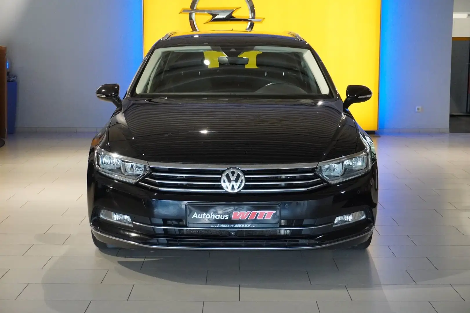 Volkswagen Passat Variant ~LED~Navi~AHK~Massage~ACC~ Schwarz - 1