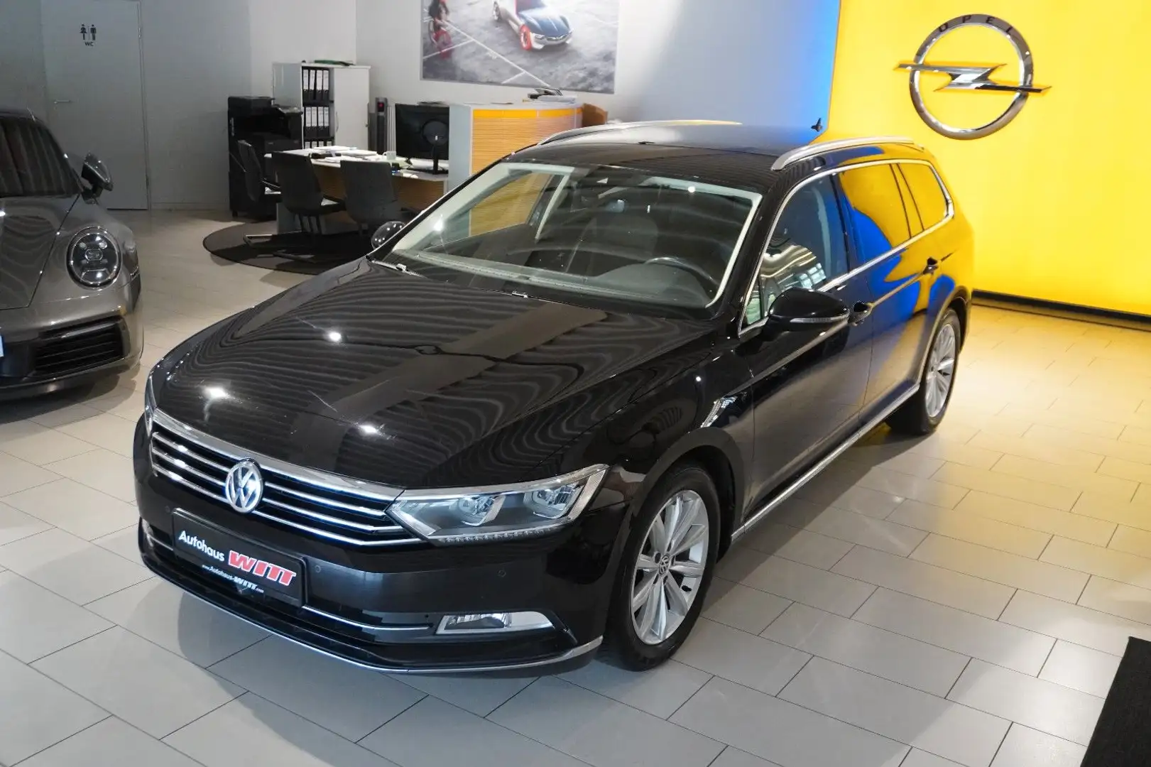 Volkswagen Passat Variant ~LED~Navi~AHK~Massage~ACC~ Schwarz - 2