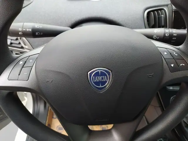 Lancia Ypsilon view 7