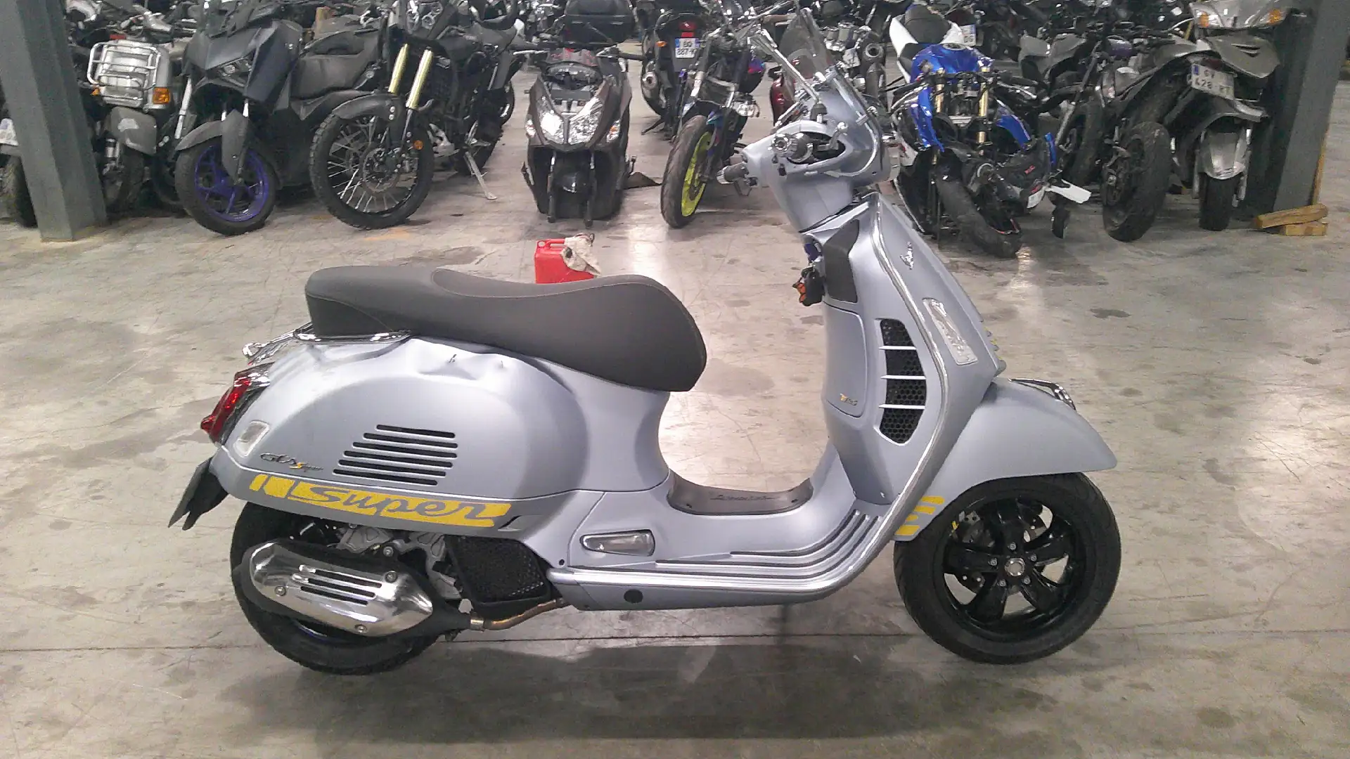 Piaggio GTS 125 - 1
