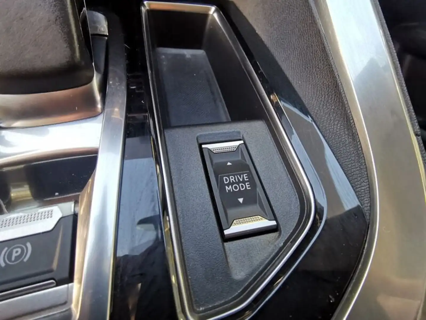 Peugeot 3008 Hybrid 225 e-EAT8 Allure Grigio - 2
