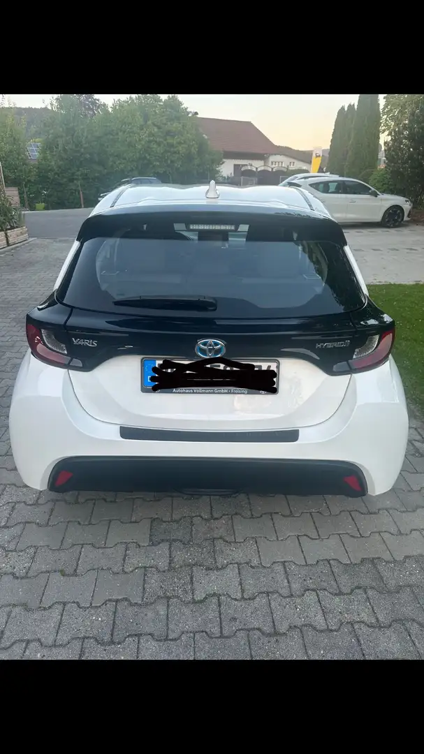 Toyota Yaris Yaris 1.5 Comfort Hybrid ( orig. 15 tkm, Kamera) Weiß - 2