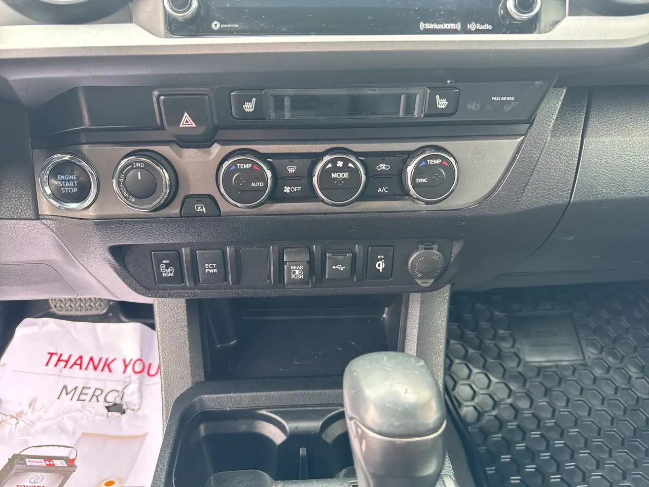 Toyota Tacoma снимка Toyota Tacoma