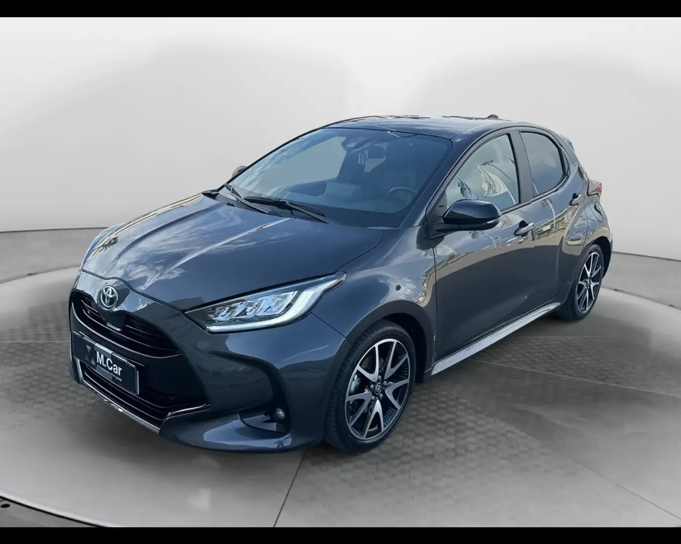 Toyota Yaris 1.5h Lounge Šedá - 1