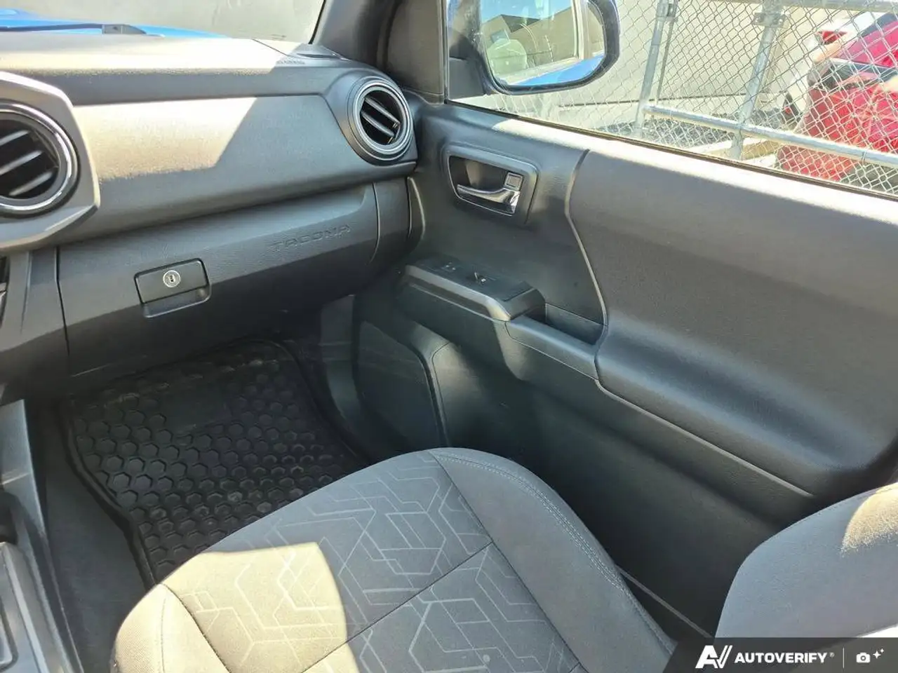 Toyota Tacoma снимка Toyota Tacoma