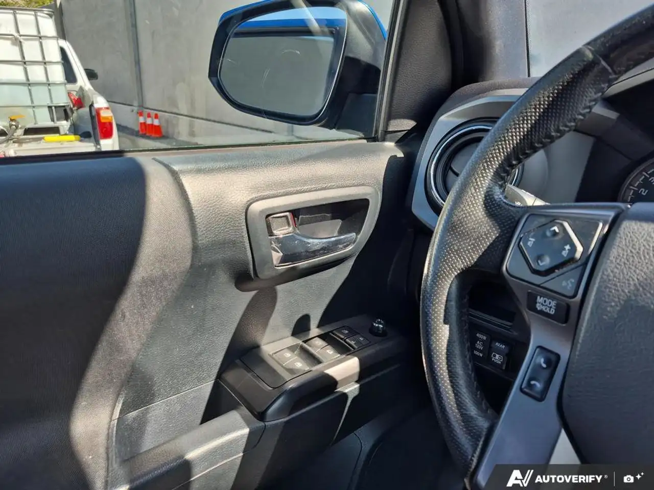 Toyota Tacoma снимка Toyota Tacoma