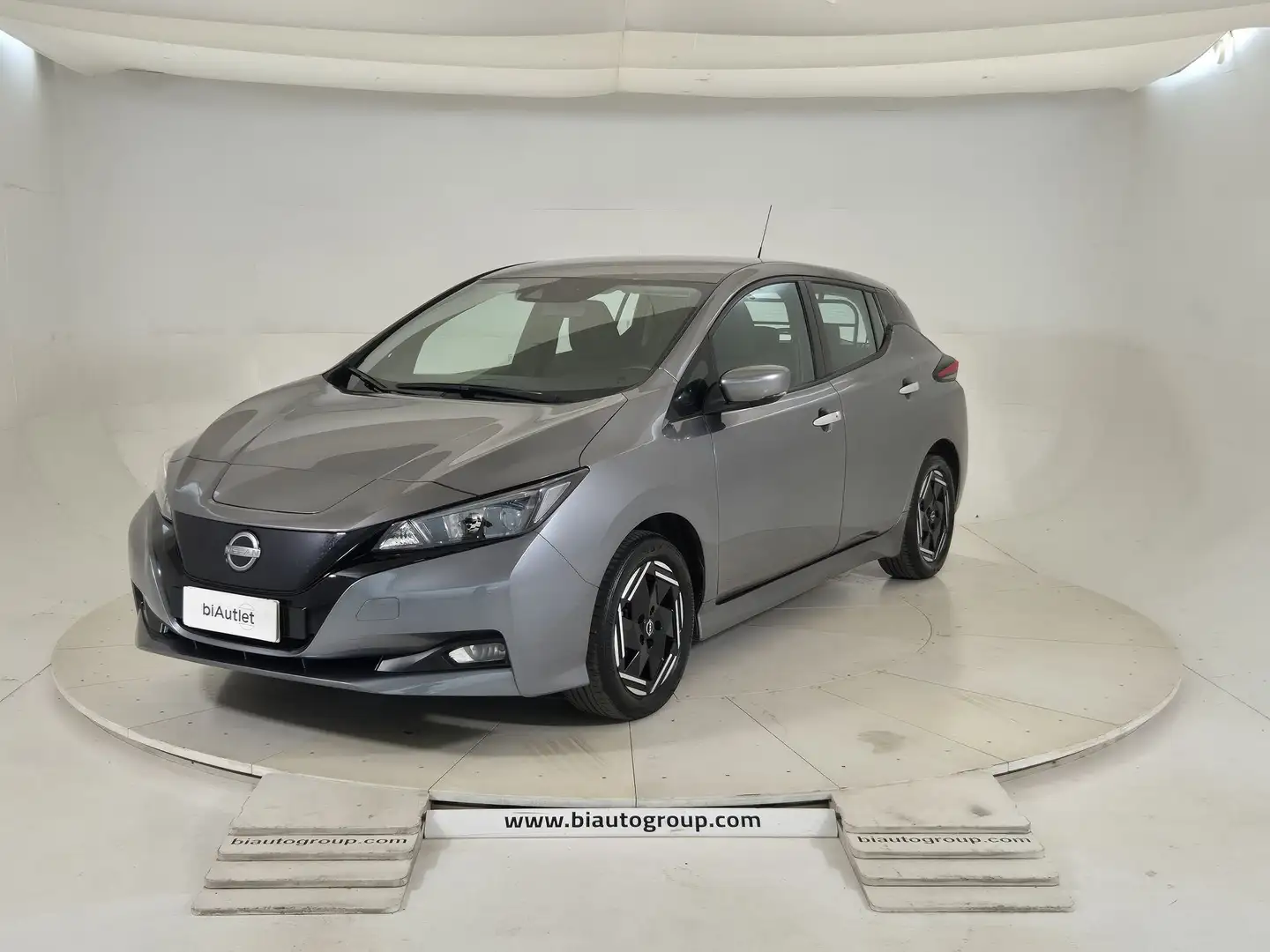 Nissan Leaf II 2022 40kWh Acenta 150cv Grigio - 1