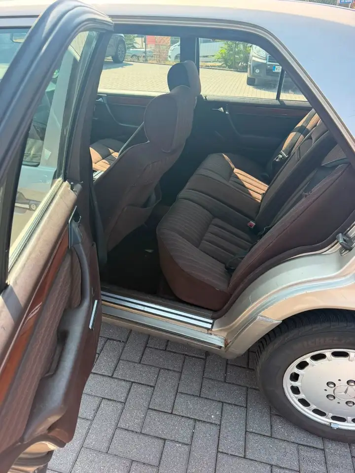 Mercedes-Benz E 250 d W124, foto 8