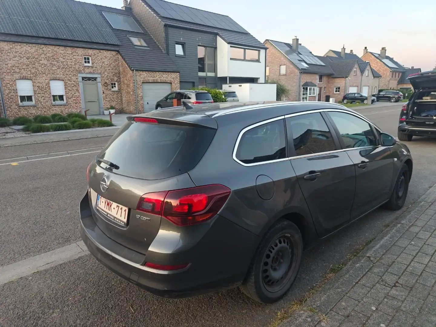 Opel Astra Astra Sports Tourer 1.7 CDTi ECOTEC Cosmo DPF Grijs - 2