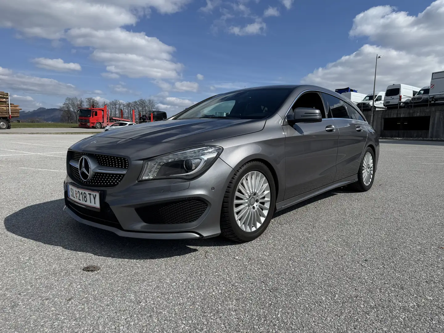 Mercedes-Benz CLA 220 d Shooting Brake Aut. AMG Line Grau - 2