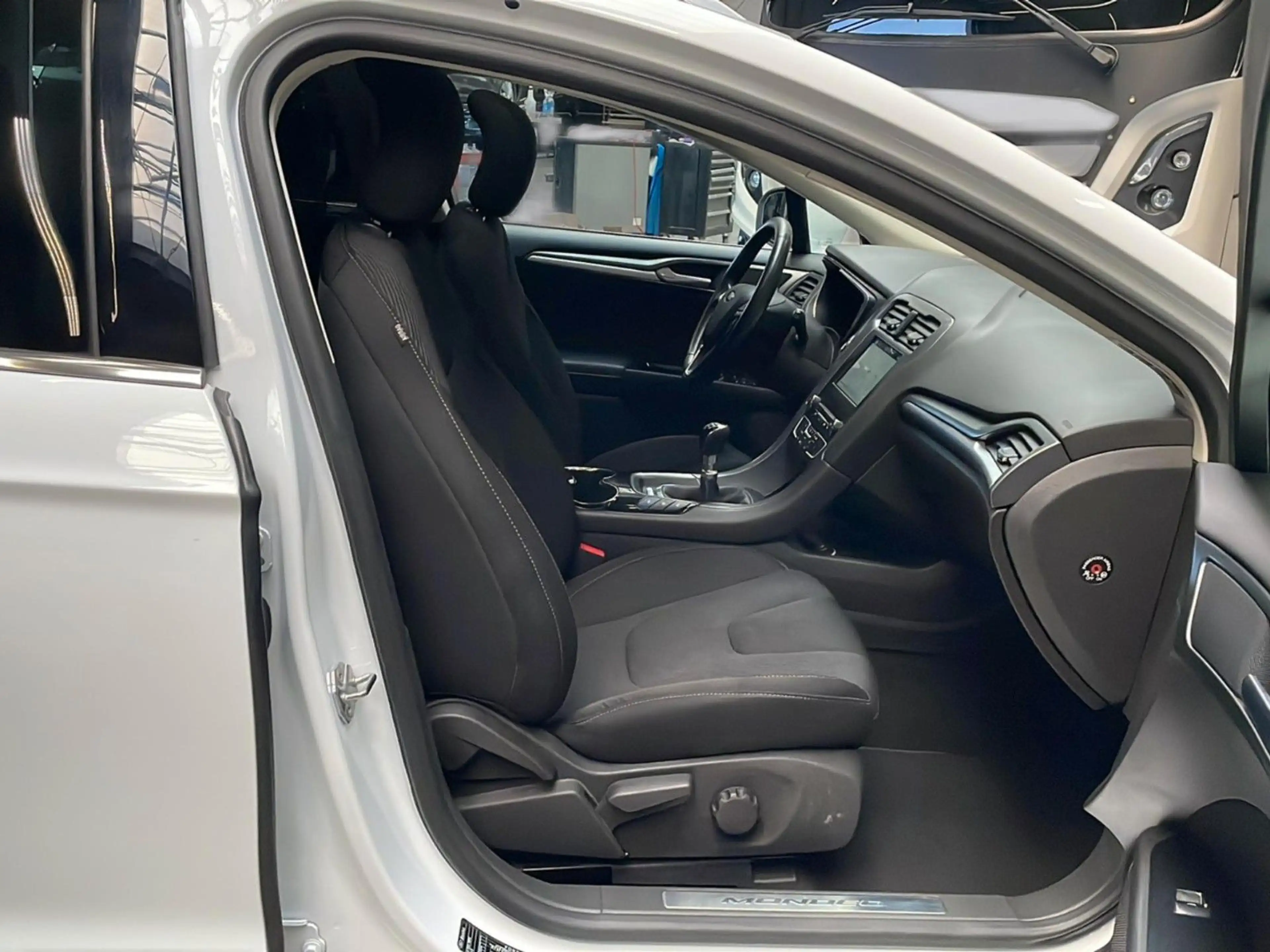 Ford Mondeo Turnier LED/Temp/Pano/SHZ/SHZ hinten — photo 11