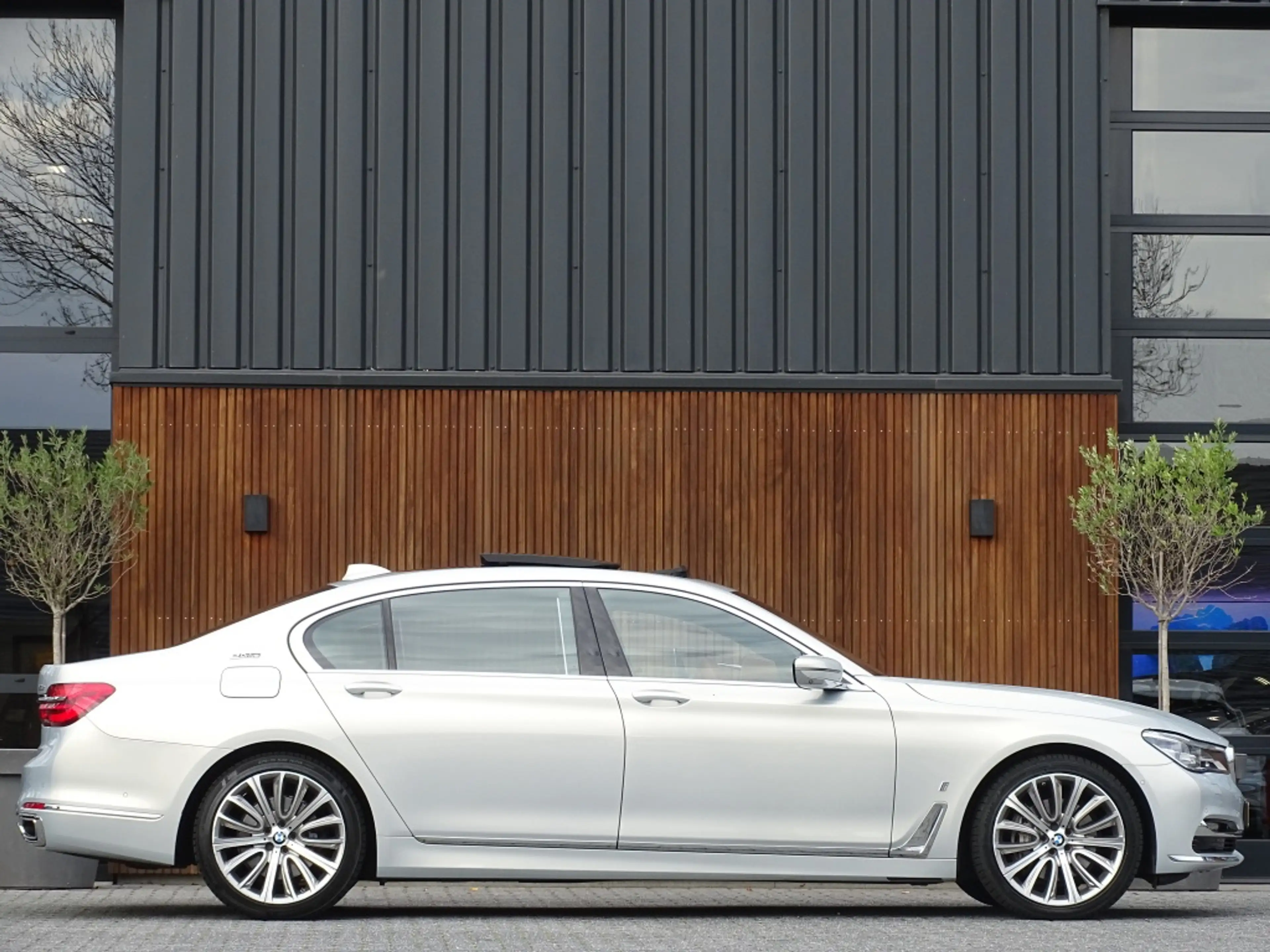 BMW 740 7-serie 740e Lang 326PK / VIP / Bowers & Wilkins / — photo 3