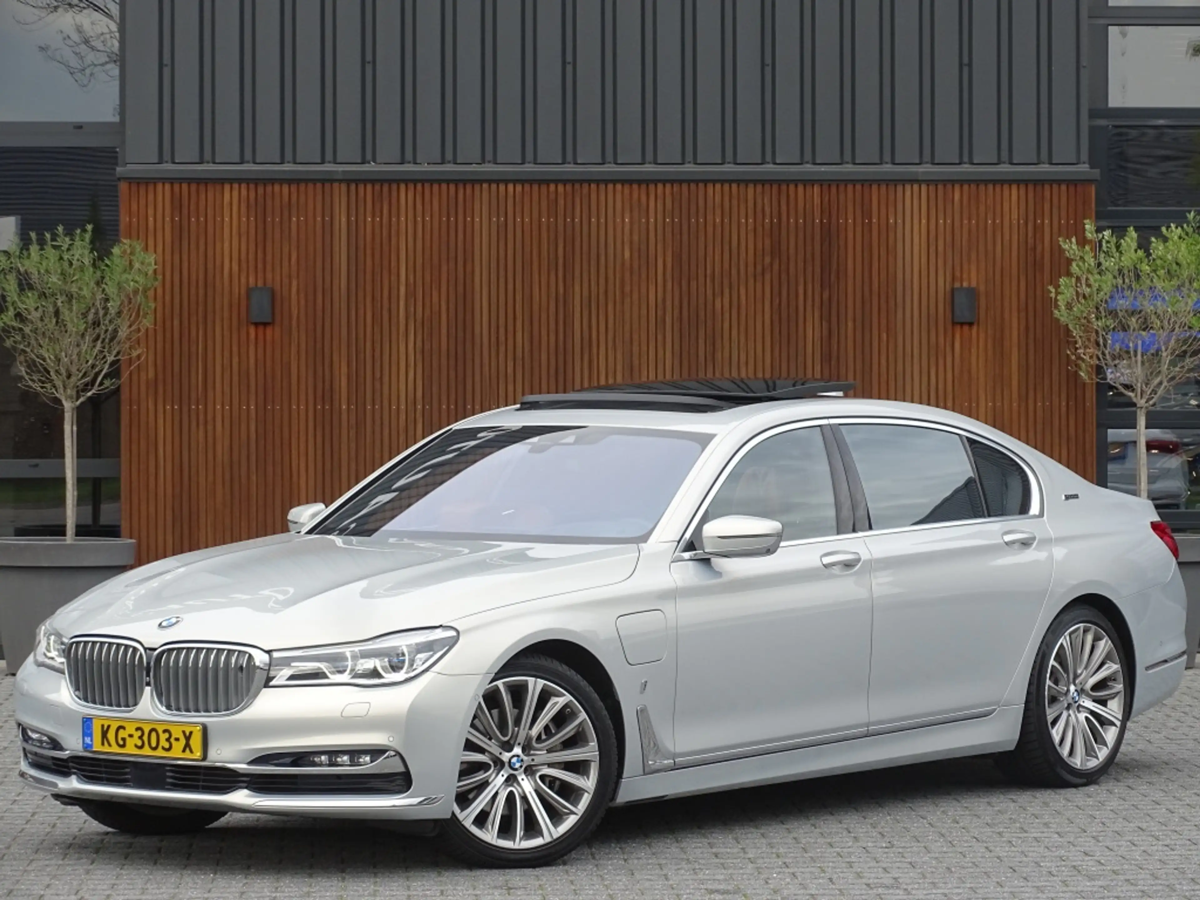 BMW 740 7-serie 740e Lang 326PK / VIP / Bowers & Wilkins / — photo 9