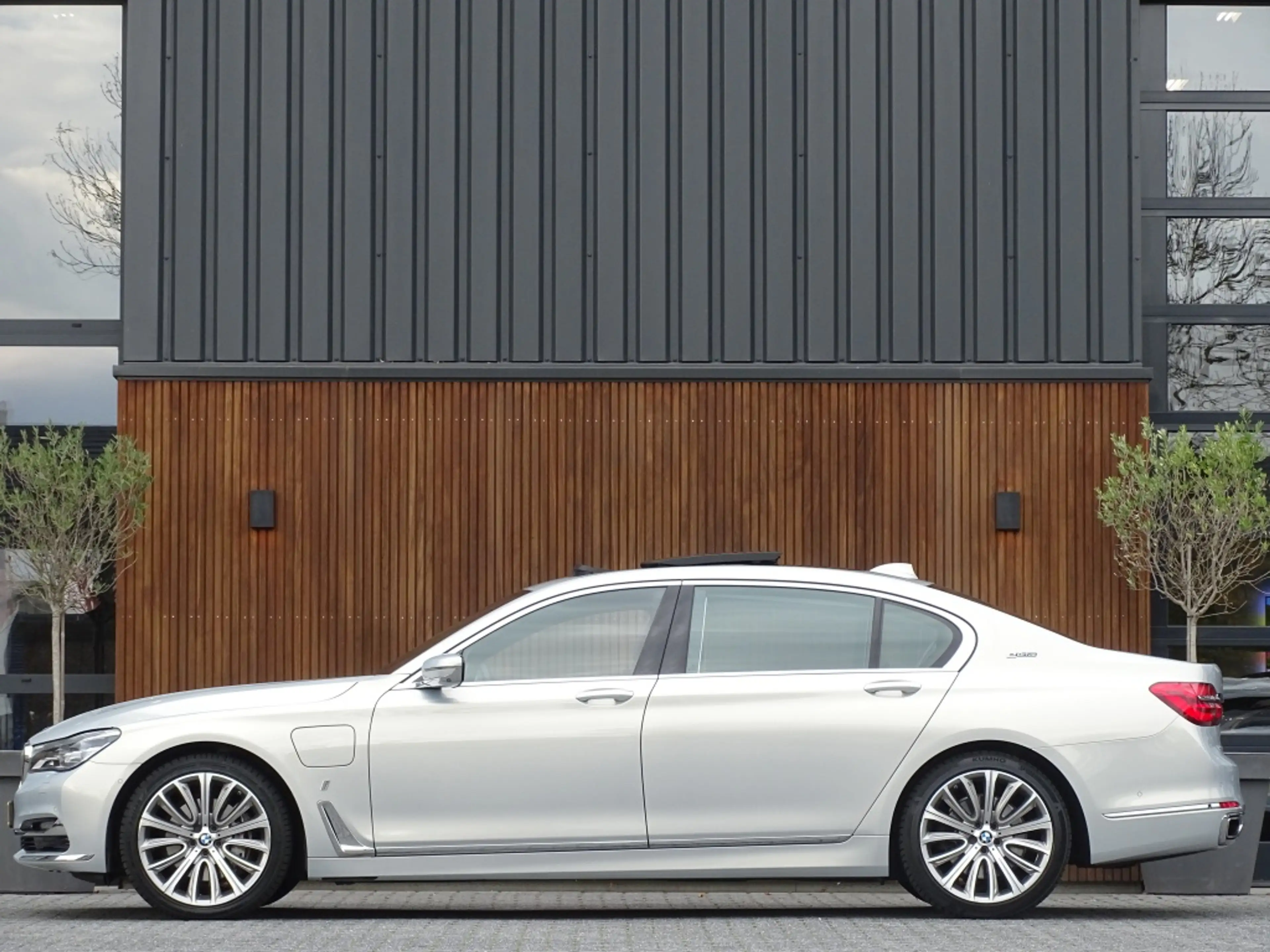 BMW 740 7-serie 740e Lang 326PK / VIP / Bowers & Wilkins / — photo 5