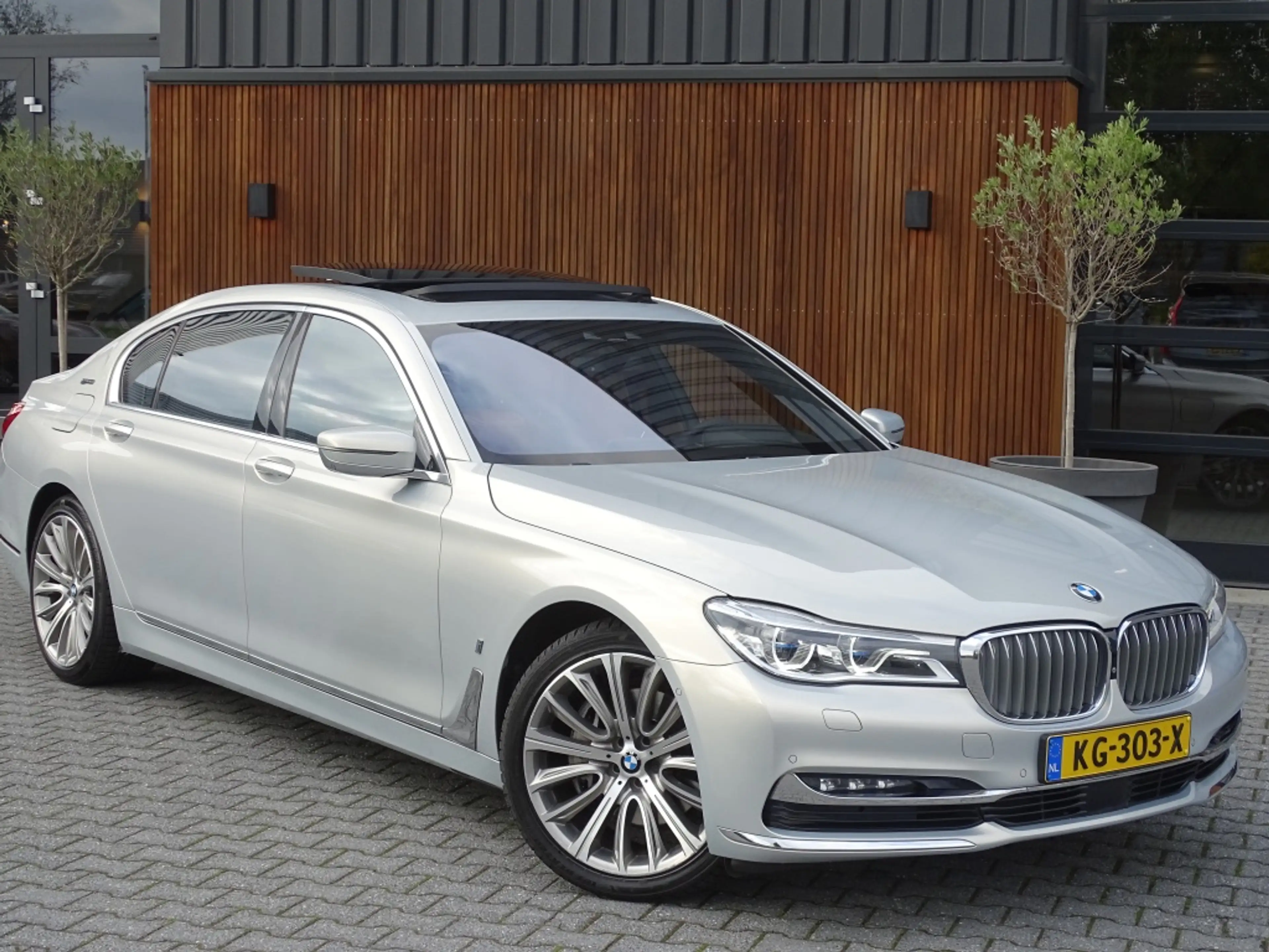 BMW 740 7-serie 740e Lang 326PK / VIP / Bowers & Wilkins / — photo 2