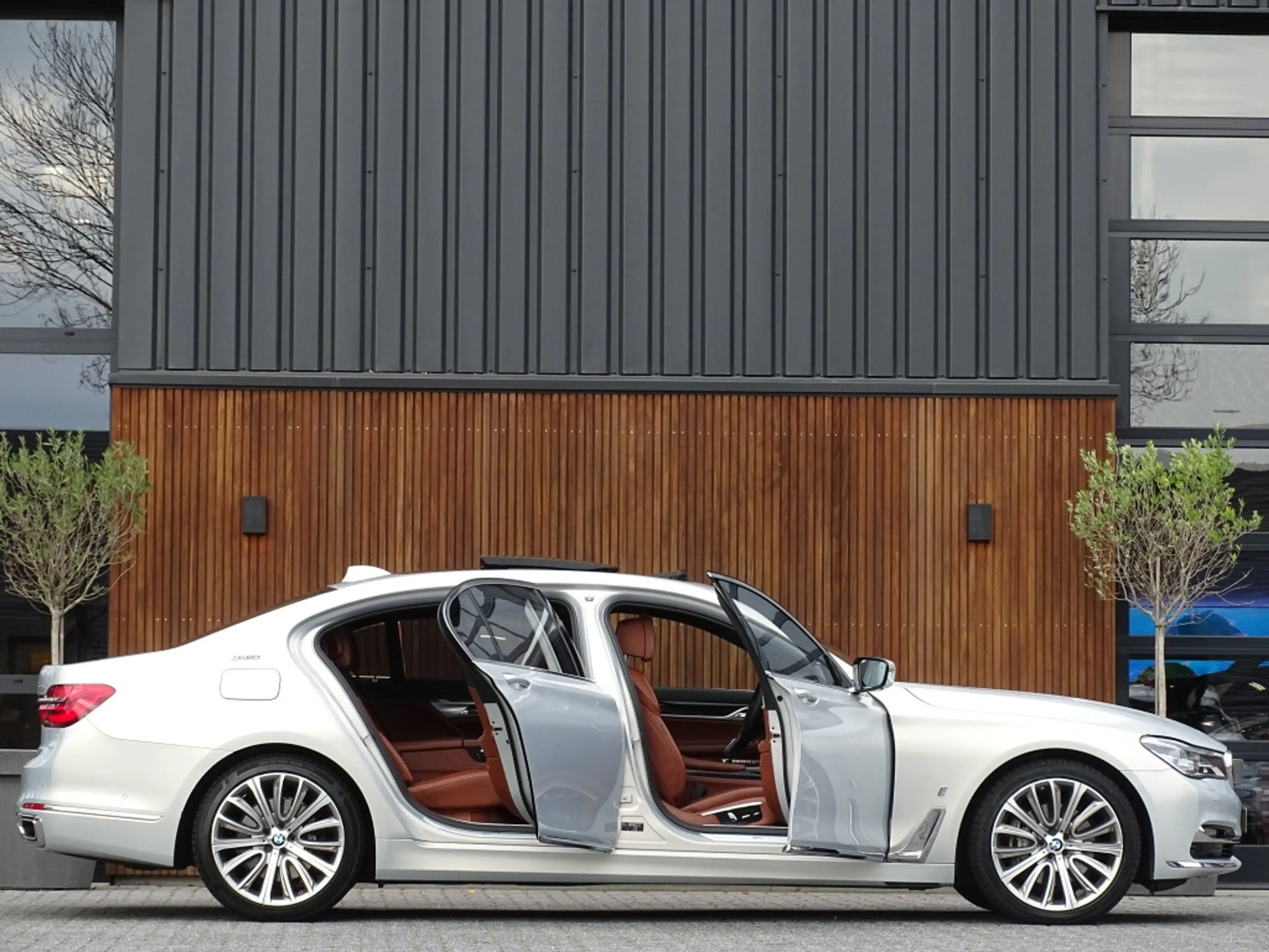 BMW 740 7-serie 740e Lang 326PK / VIP / Bowers & Wilkins / — photo 4