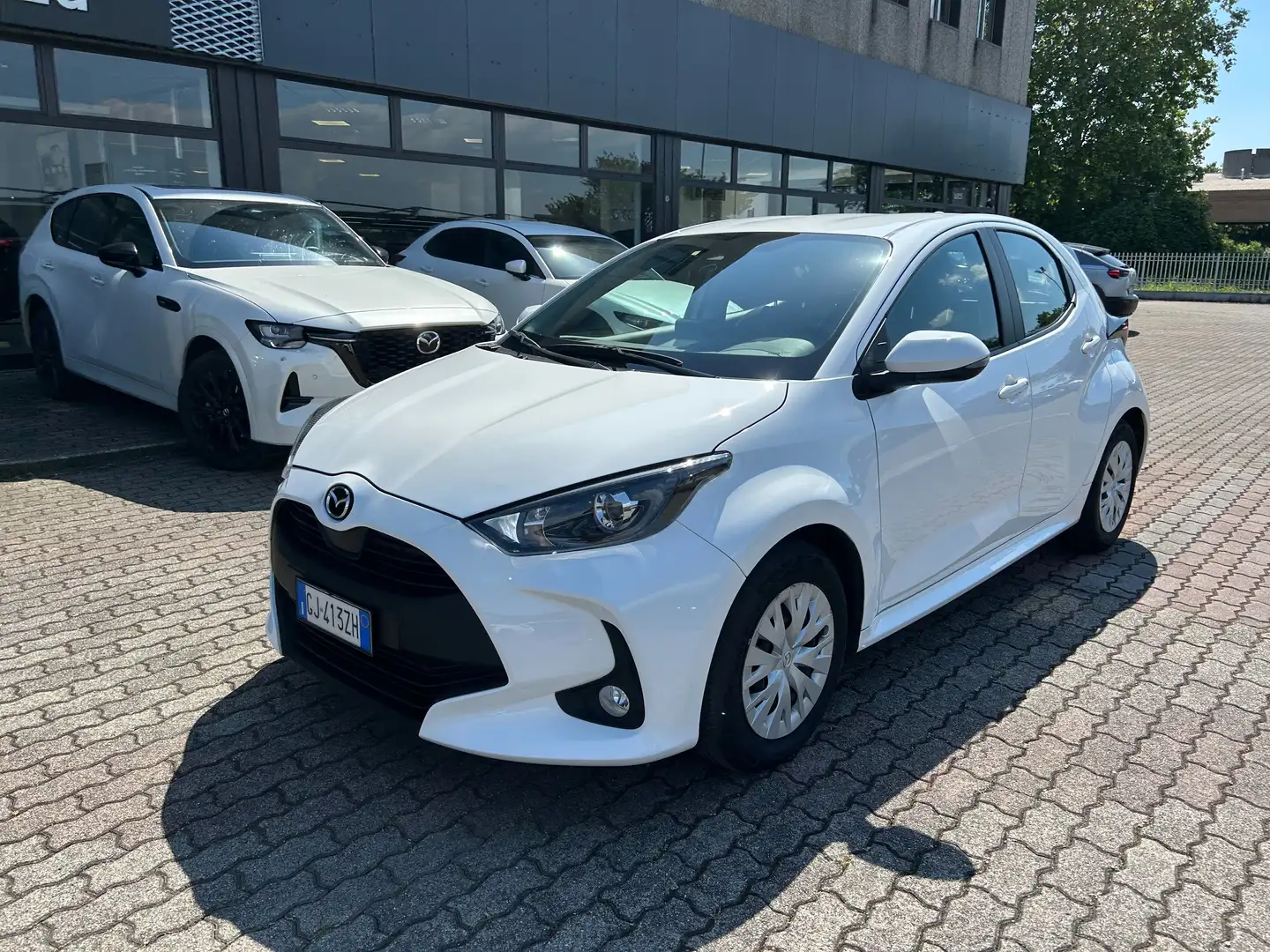 Mazda 2 2 1.5 vvt full hybrid  Pure Plus Pack e-cvt Bílá - 2