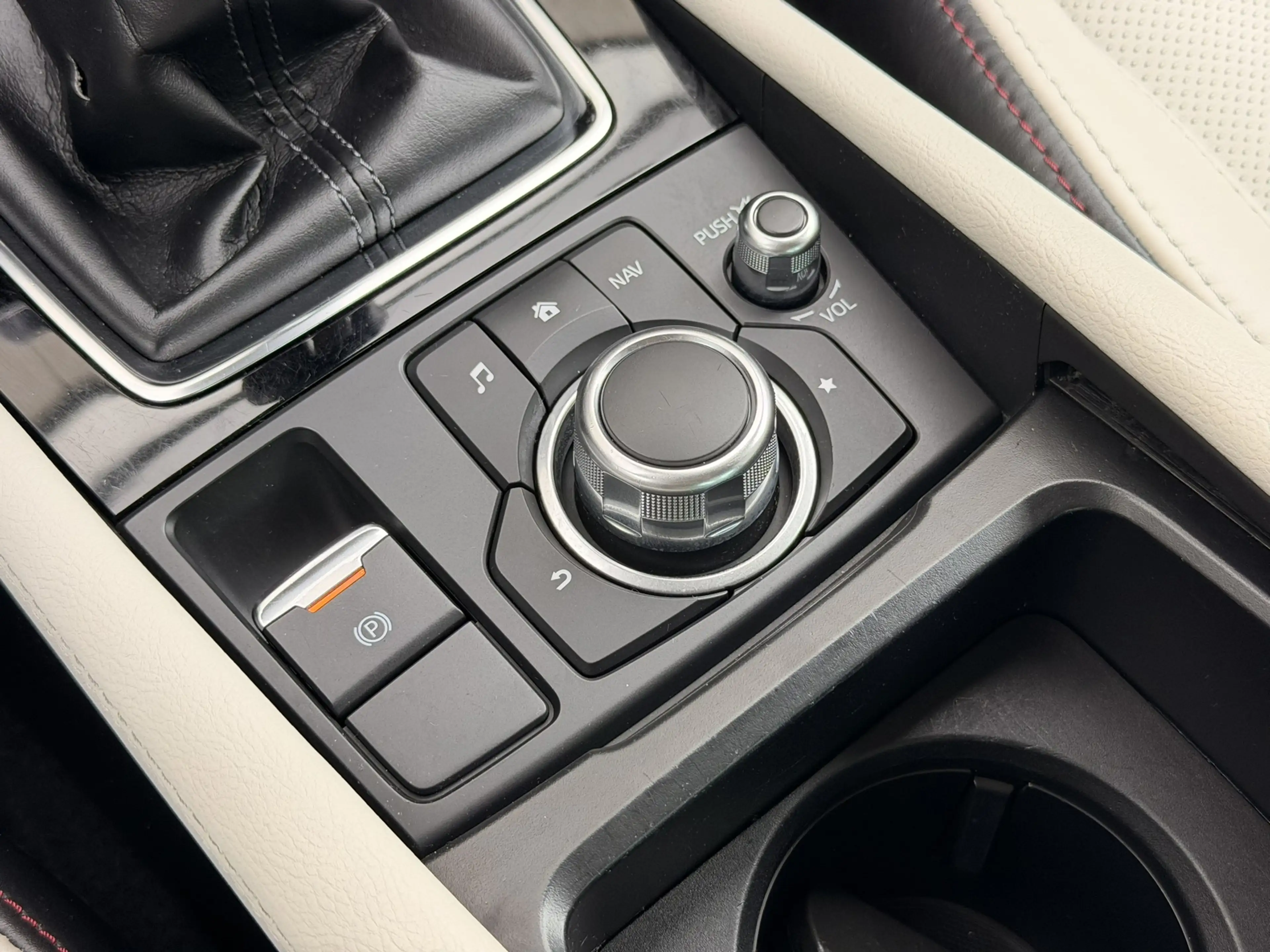 Mazda 3 Sedan 2.0 SkyActiv-G Leder HUD 18' Camera Keyless — photo 24