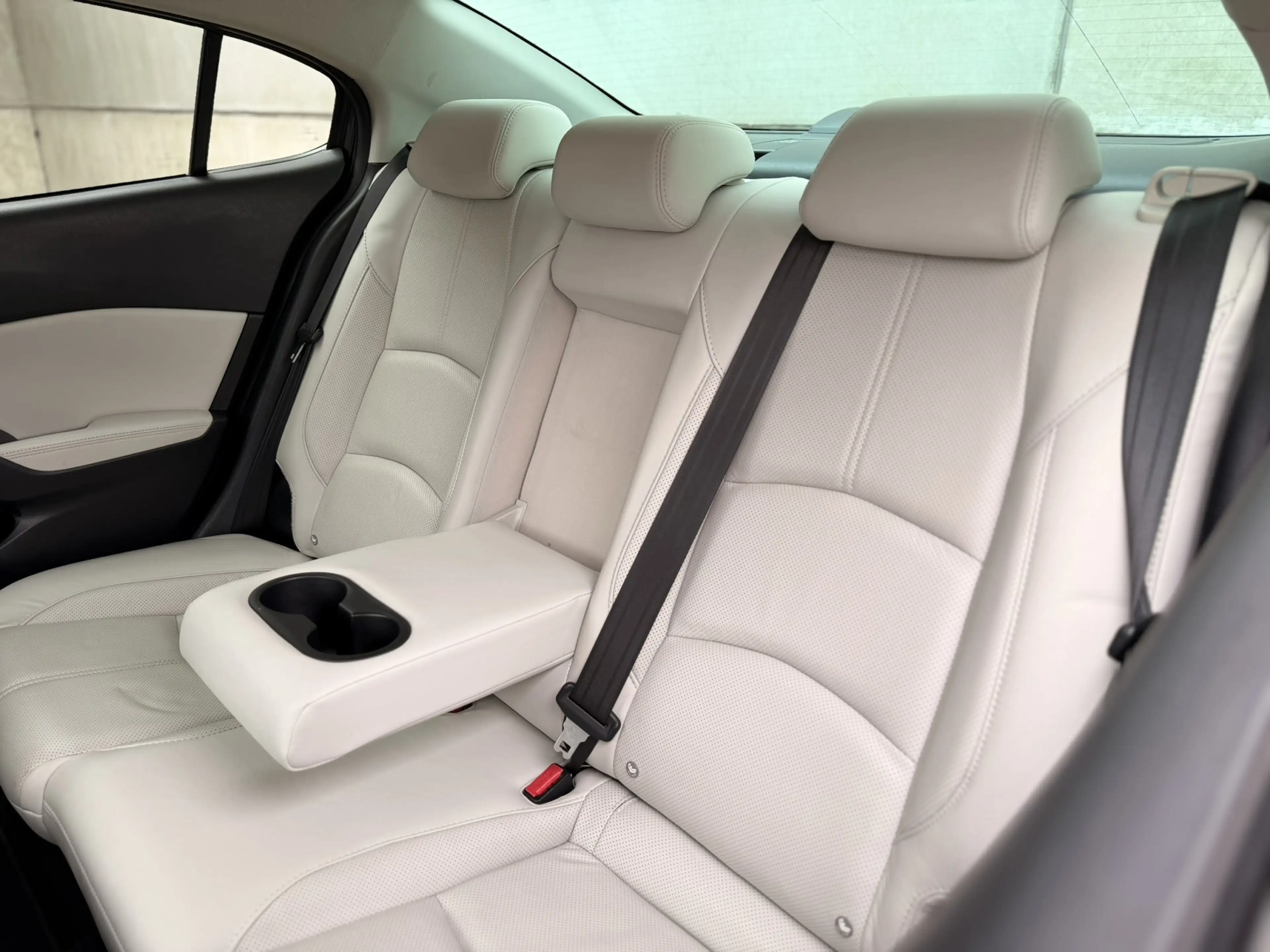 Mazda 3 Sedan 2.0 SkyActiv-G Leder HUD 18' Camera Keyless — photo 10