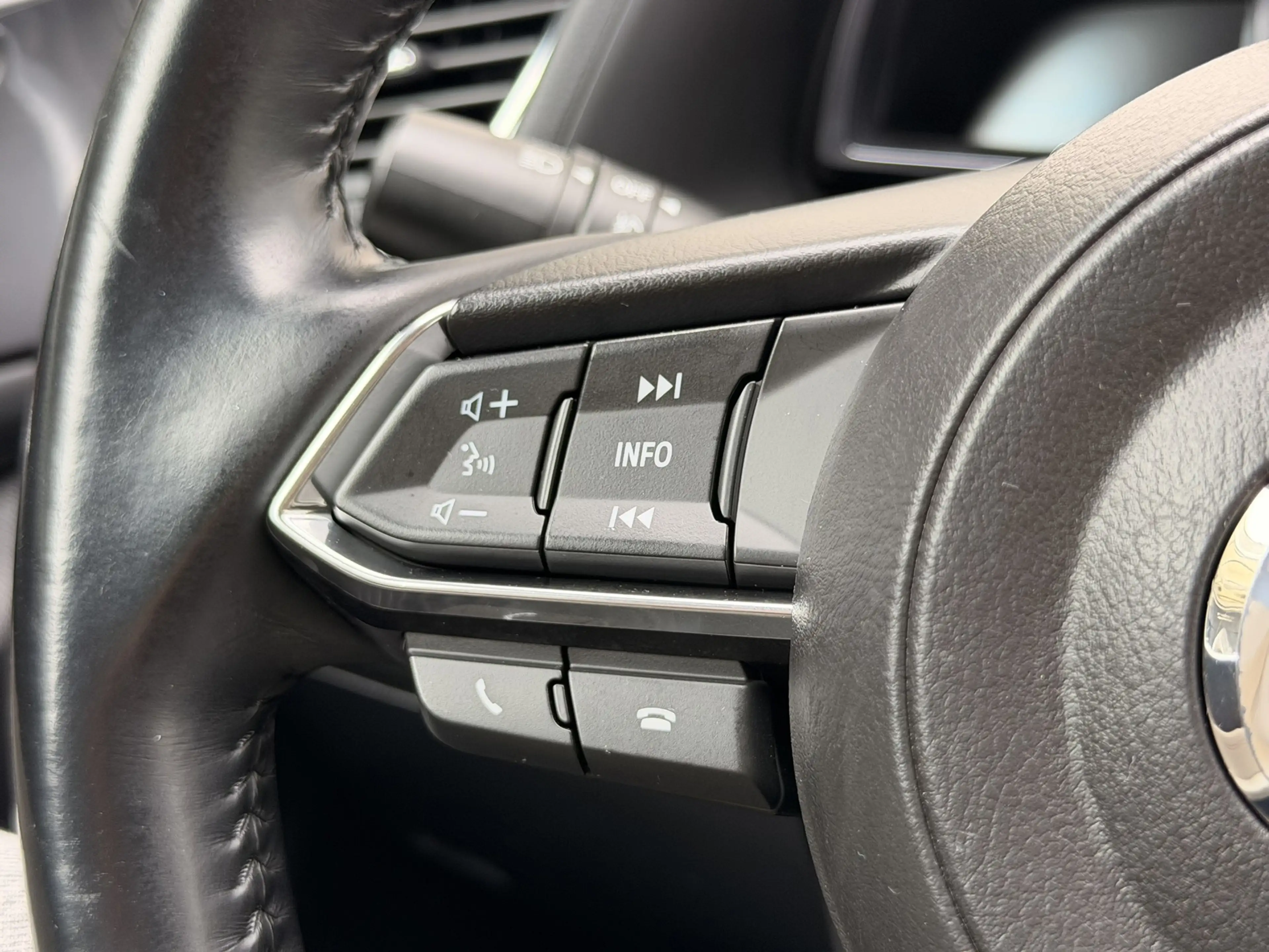 Mazda 3 Sedan 2.0 SkyActiv-G Leder HUD 18' Camera Keyless — photo 17