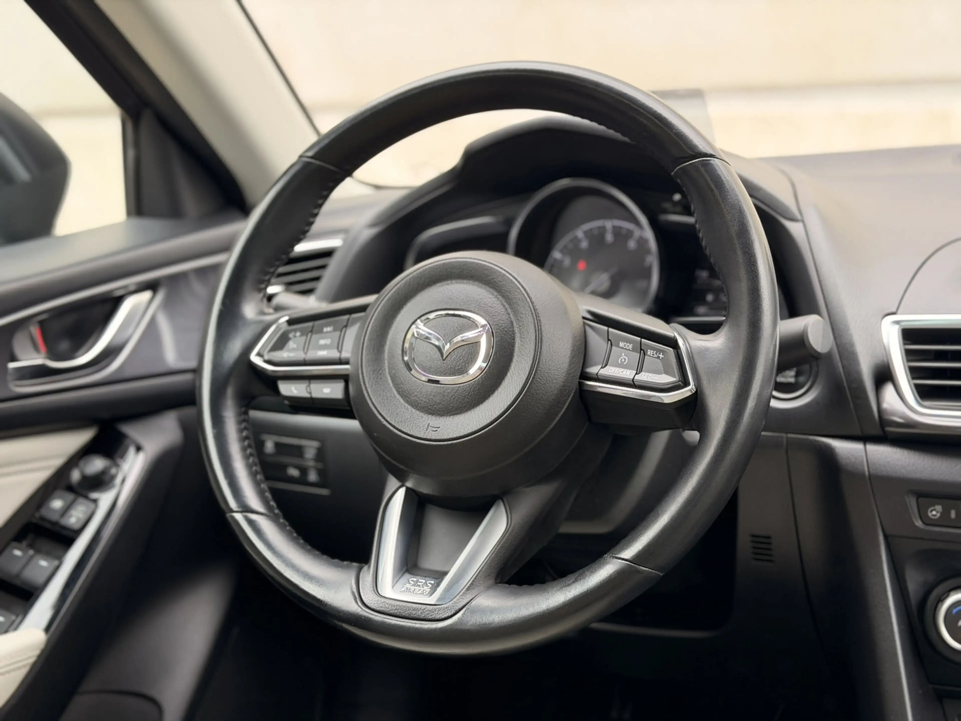 Mazda 3 Sedan 2.0 SkyActiv-G Leder HUD 18' Camera Keyless — photo 13