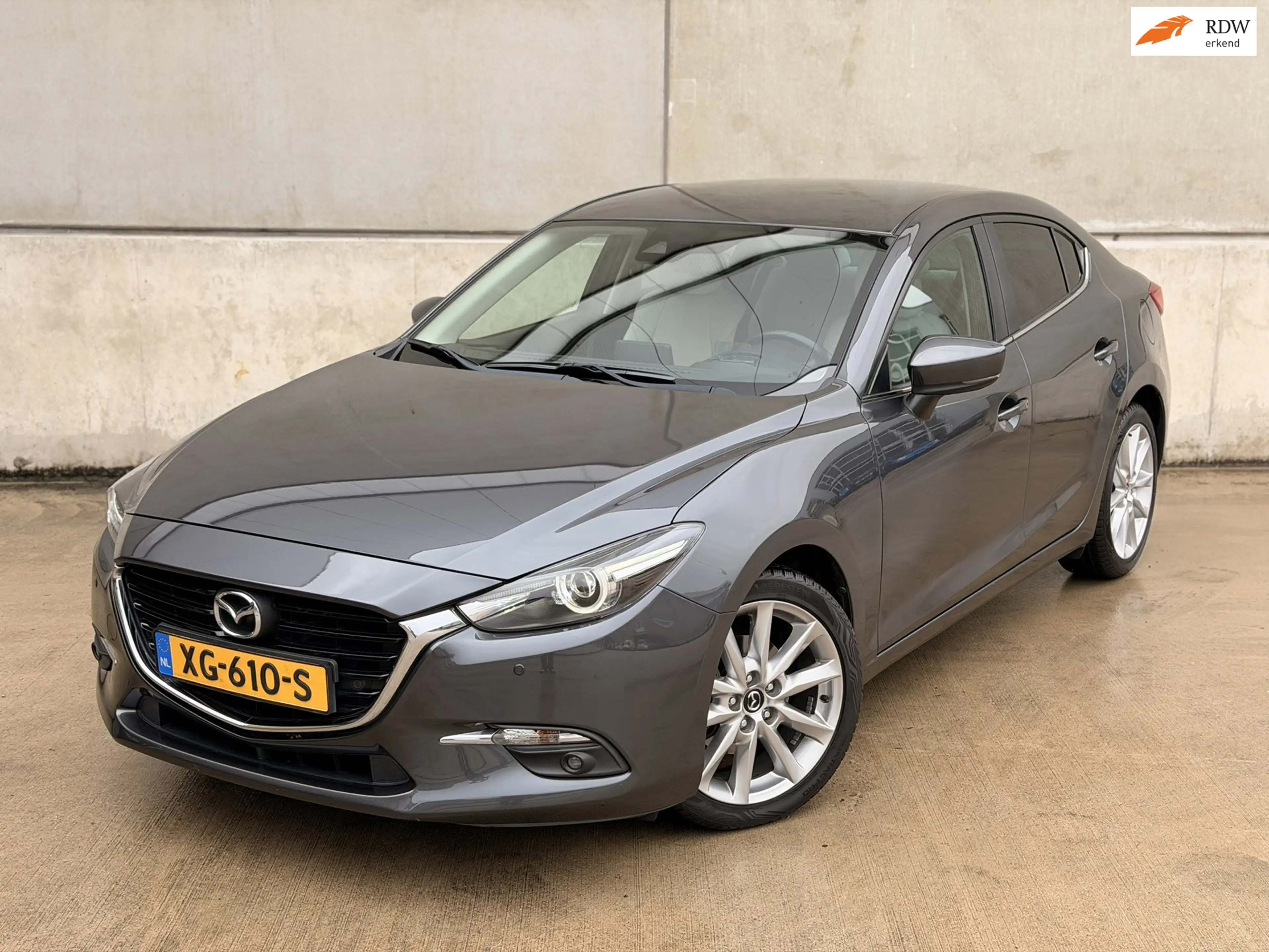 Mazda 3 Sedan 2.0 SkyActiv-G Leder HUD 18' Camera Keyless