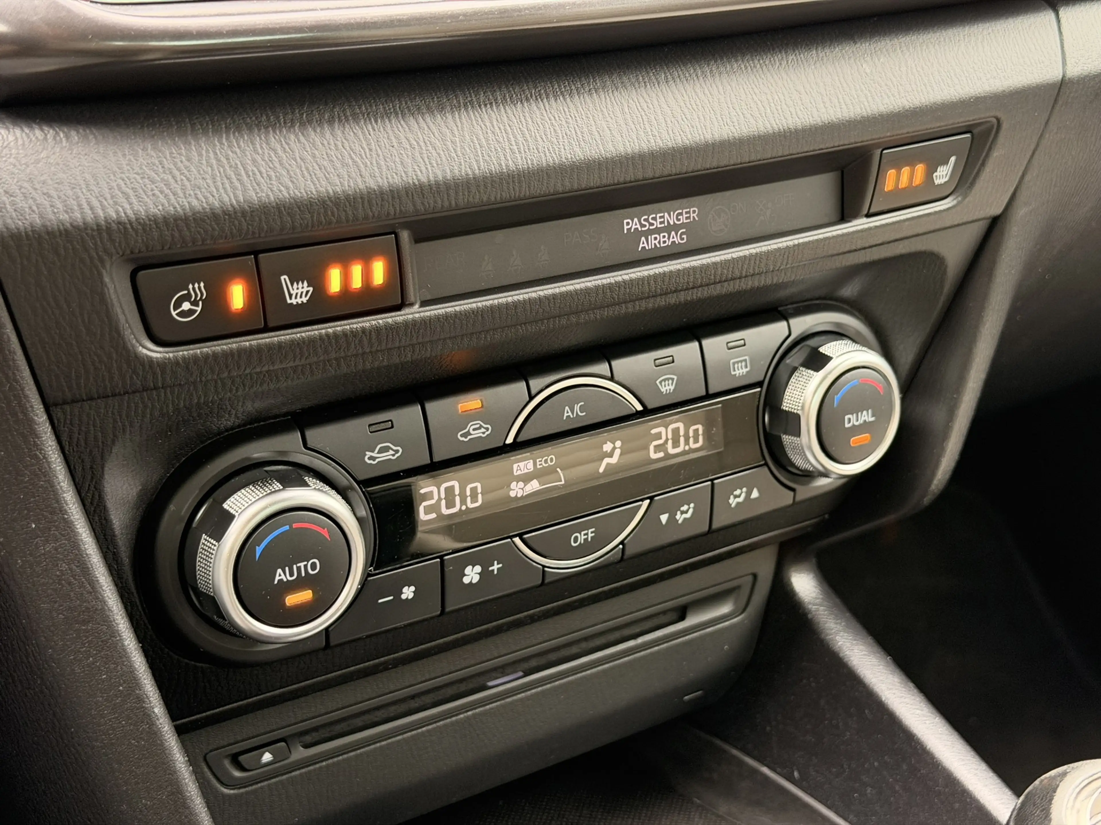 Mazda 3 Sedan 2.0 SkyActiv-G Leder HUD 18' Camera Keyless — photo 23