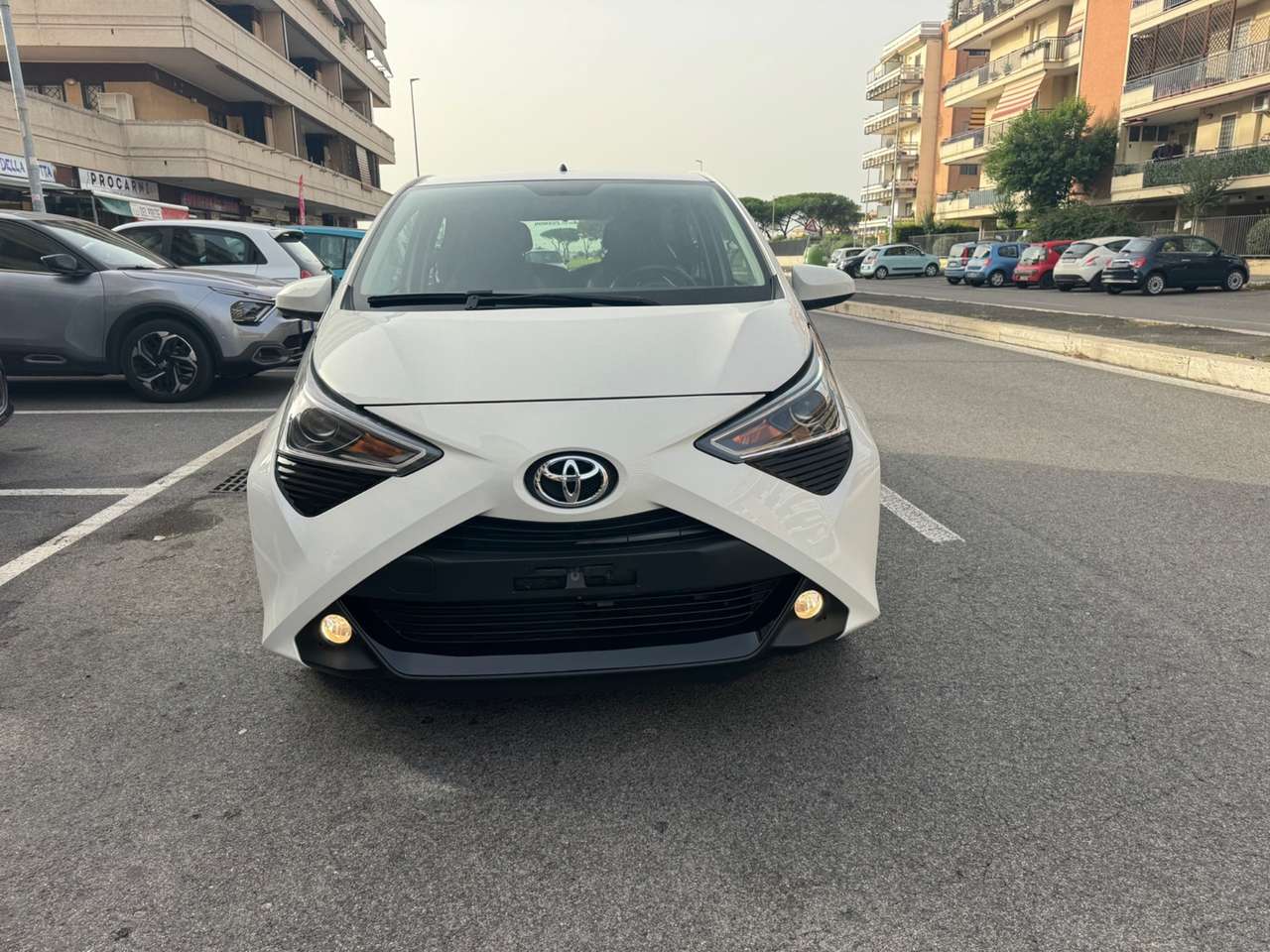 Toyota Aygo Connect 1.0 VVT-i 72 CV 5 porte x-play LED NAVI KA