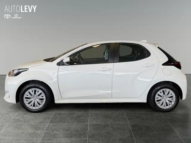 Toyota Yaris view 3