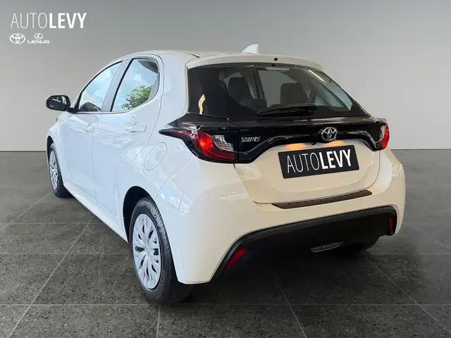 Toyota Yaris view 4