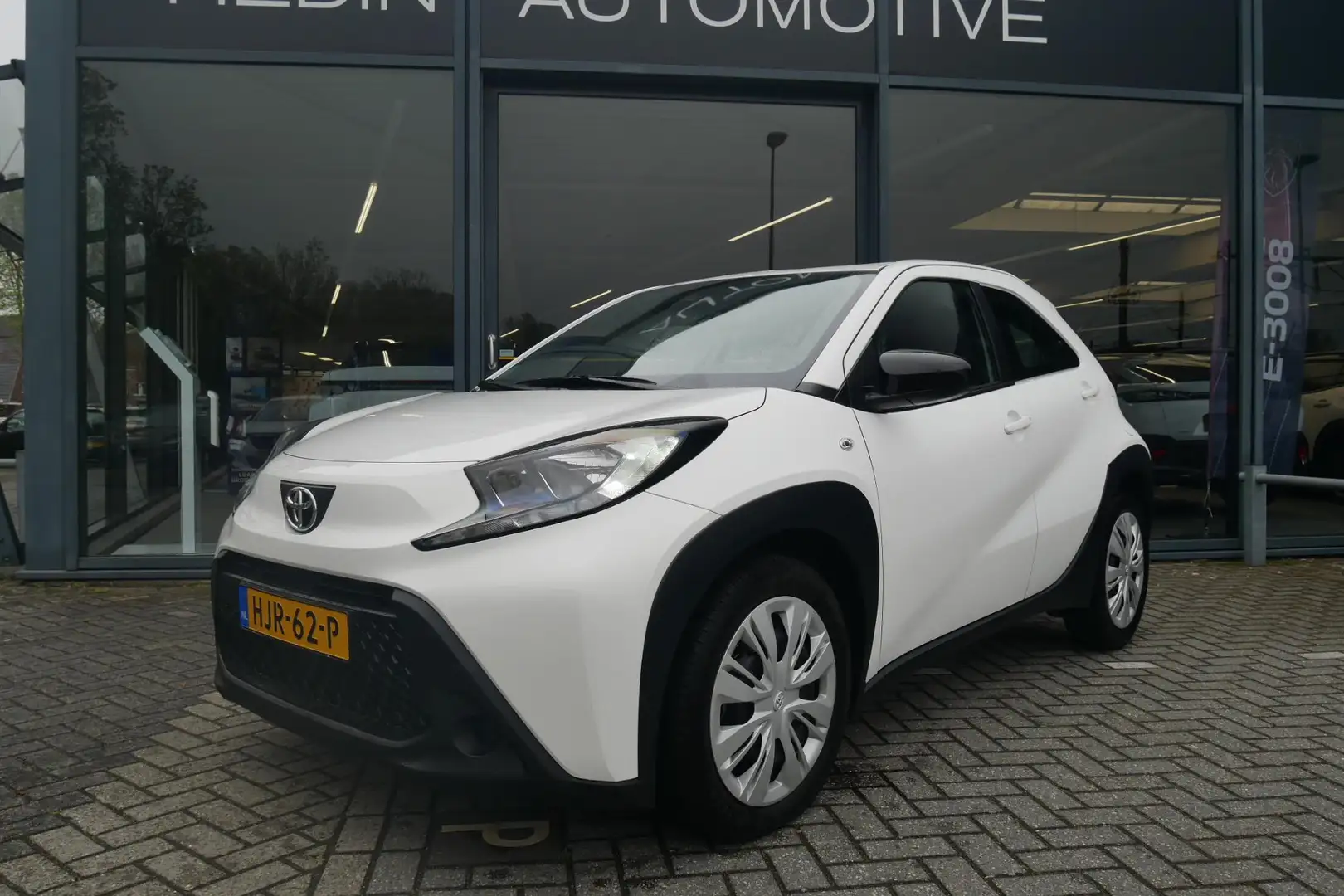 Toyota Aygo X 1.0 VVT-i MT Play | 10 jaar Fabrieksgarantie* | Na Blanc - 2