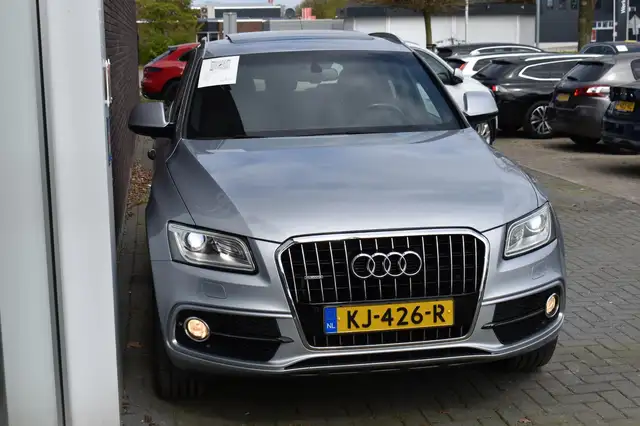 Audi Q5 view 10