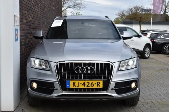 Audi Q5 view 9