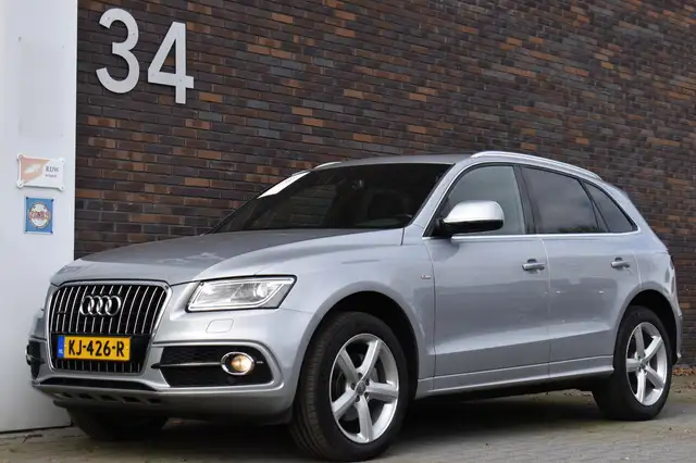 Audi Q5 view 3