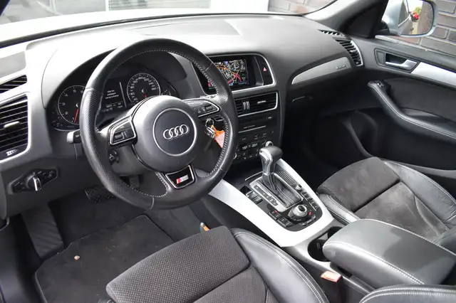 Audi Q5 view 4