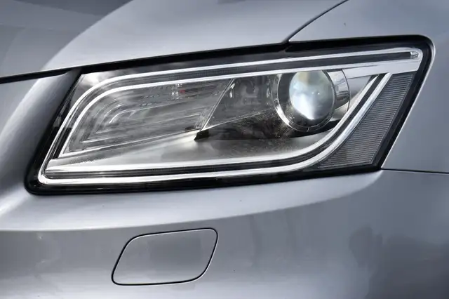 Audi Q5 view 11