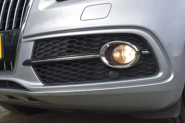 Audi Q5 view 12