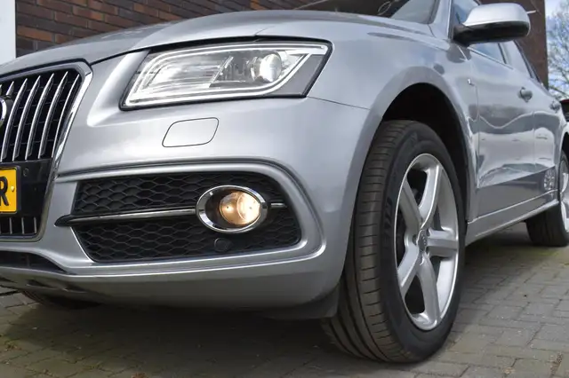 Audi Q5 view 13