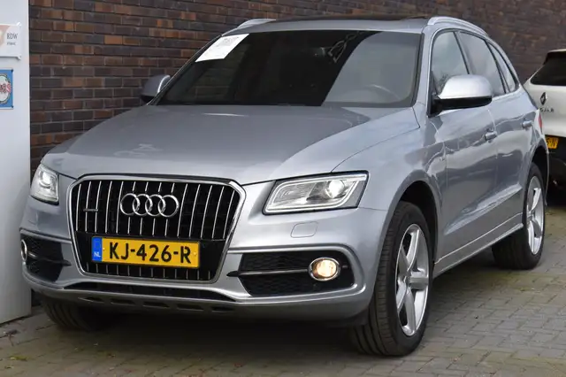 Audi Q5 view 8