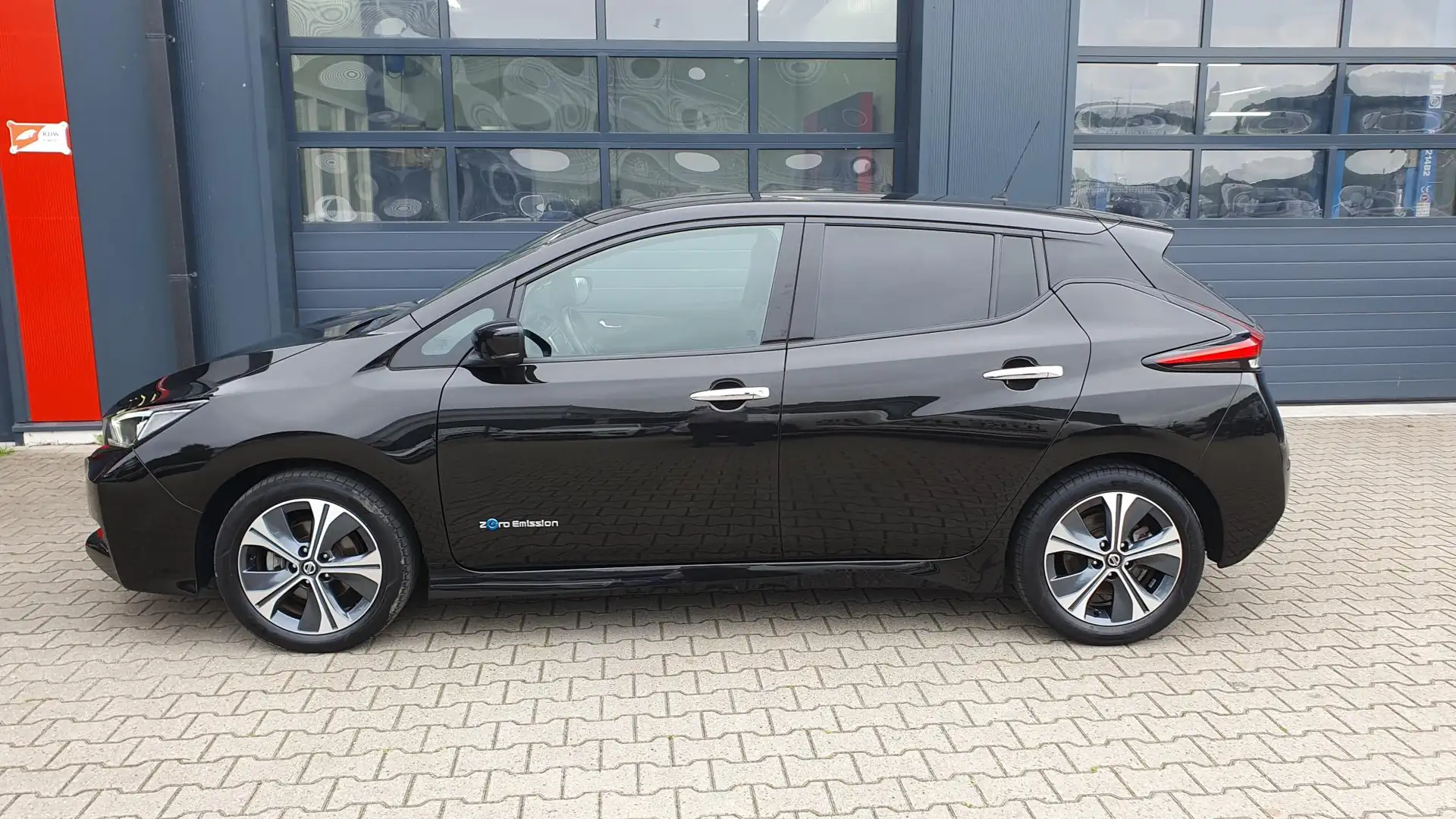 Nissan Leaf Tekna 40 kWh *Pro Pilot* Zwart - 2