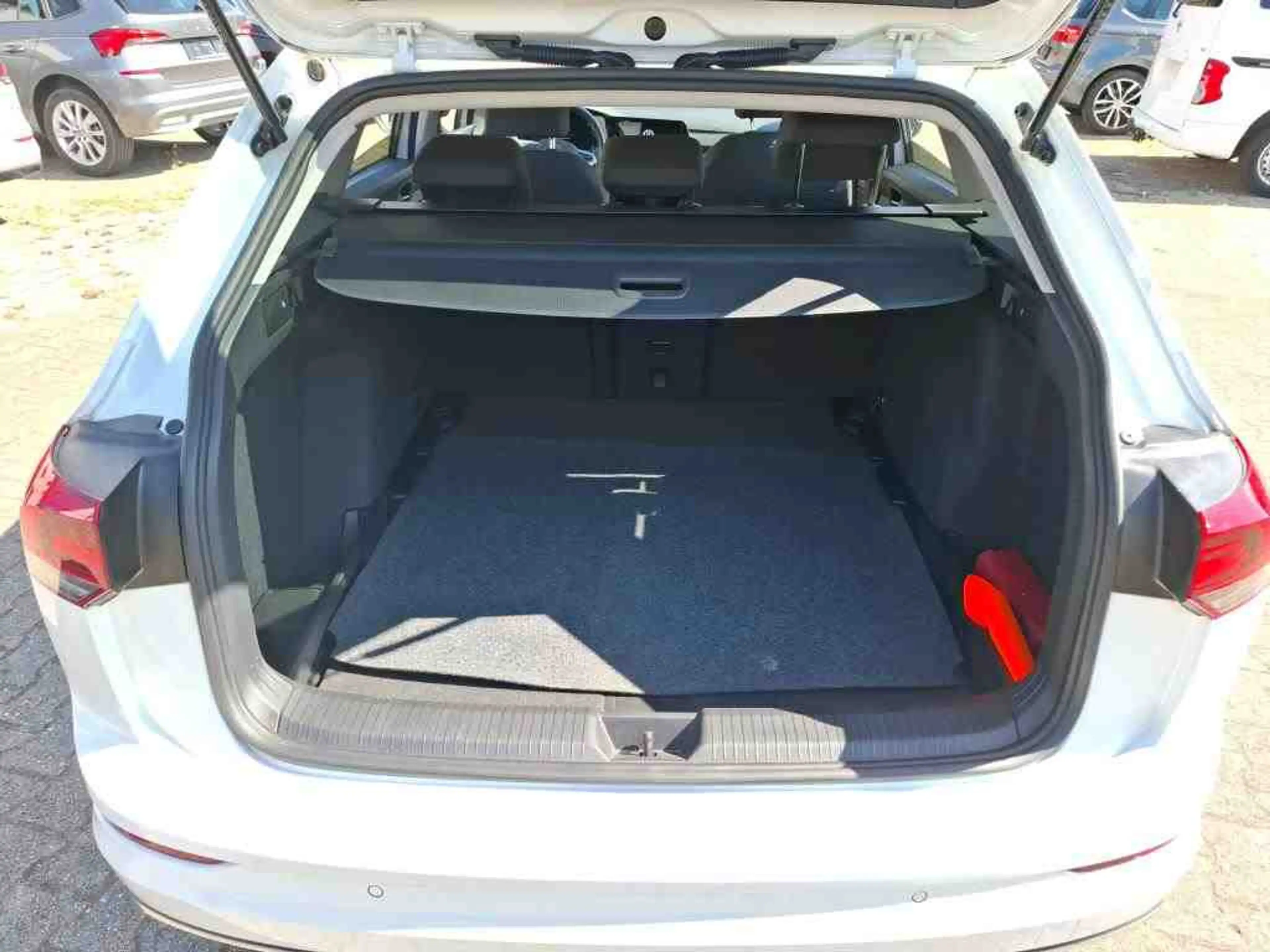 Volkswagen Golf Variant Golf VIII Variant 1.5 eTSI DSG ACTIVE*LED*PDC*SH — photo 10
